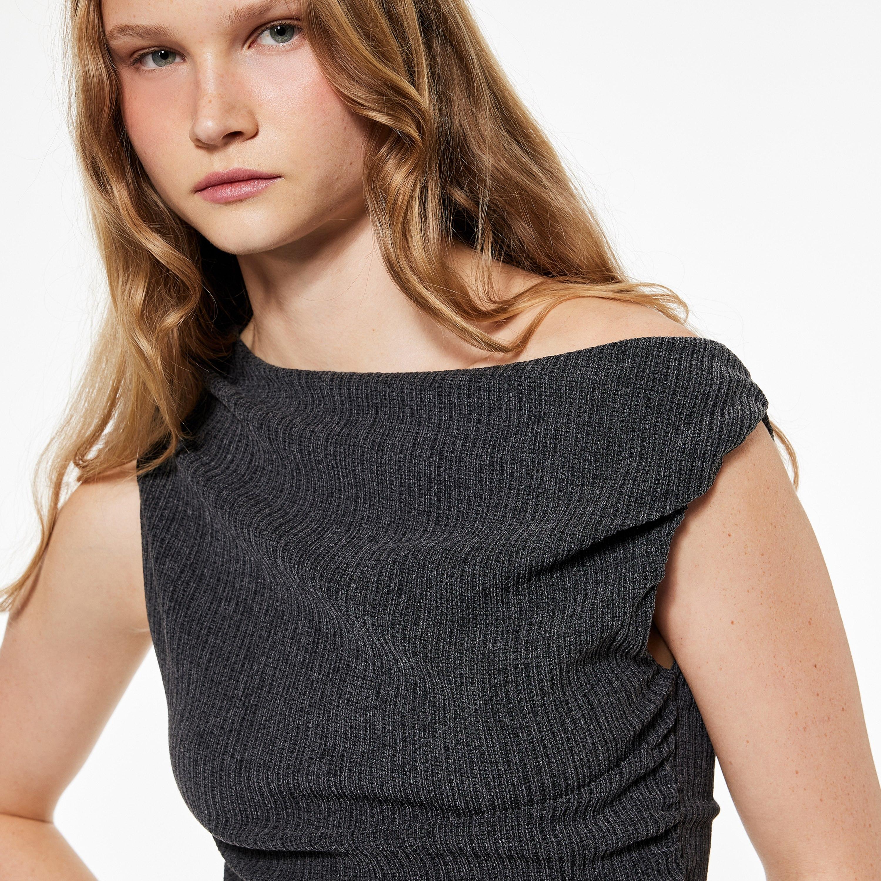 توب نسائي بزمزمات وكتف واحد من كوتون-women-clothing-shirtsandblouses-blouses-image-6