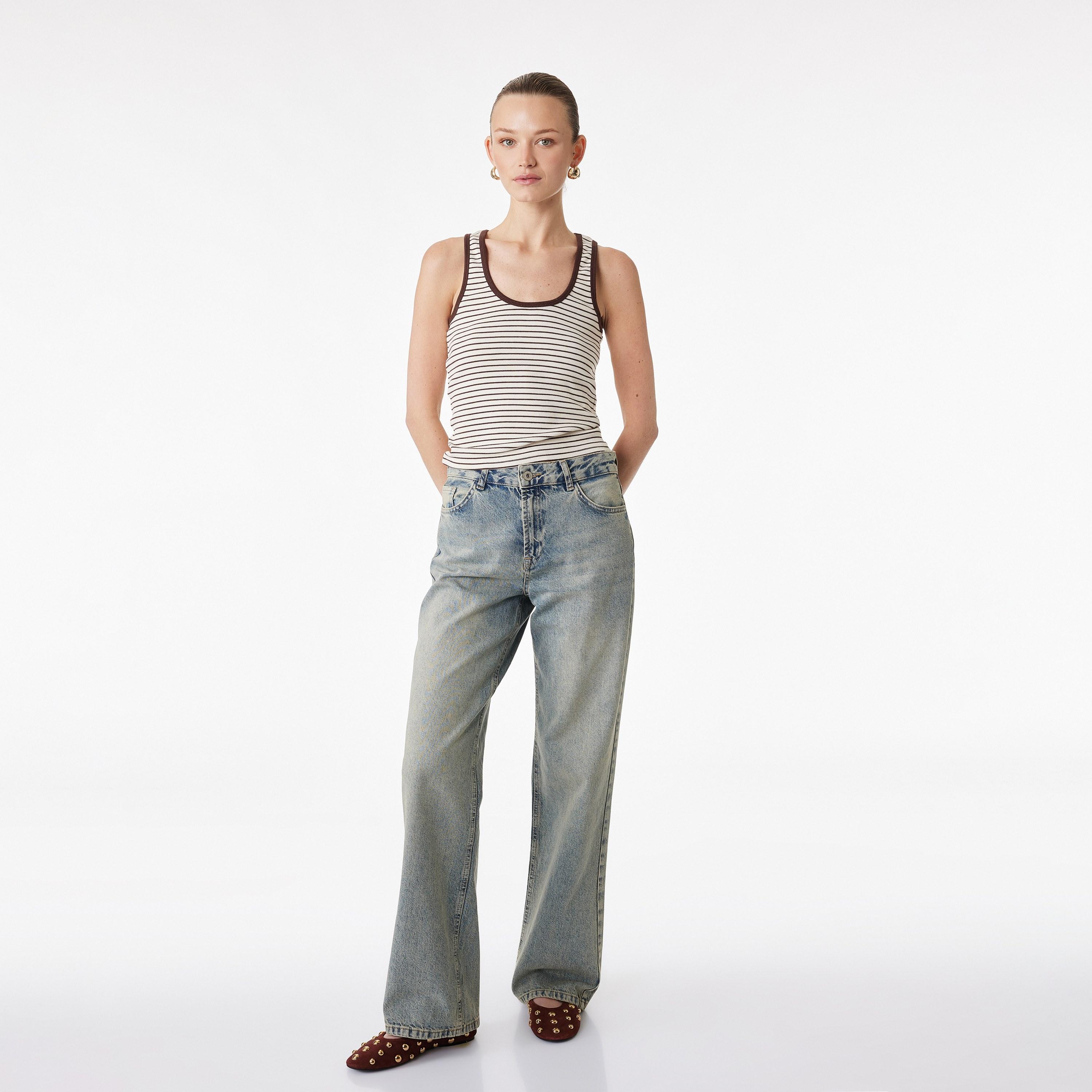 بنطلون جينز نسائي خصر متوسط قصة مستقيمة "ستريت فت" مغسول من كوتون-women-clothing-bottoms-jeans-image-2