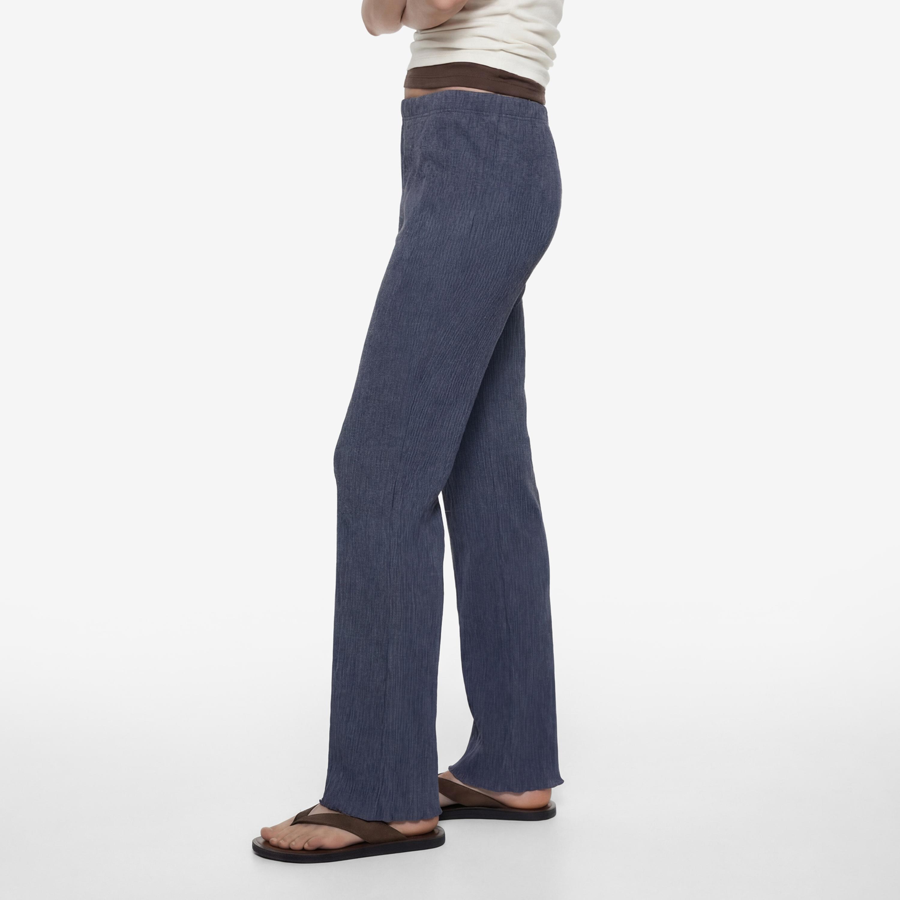 بنطلون نسائي قصة "فلير" بخصر مطاطي وقماش "كرينكل" بلون أزرق من كوتون-women-clothing-bottoms-trousers-image-3