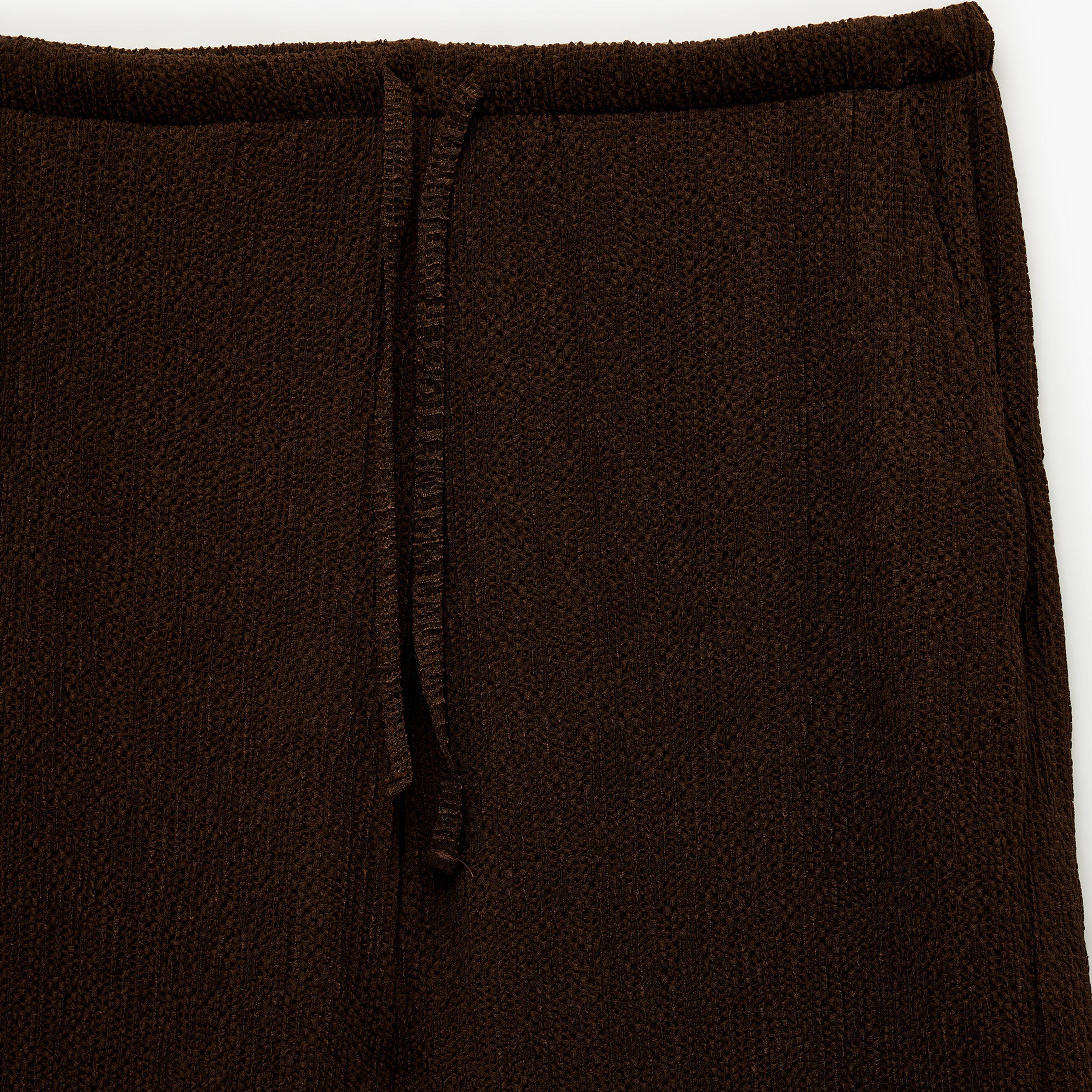 بنطلون نسائي واسع الساق بخصر برباط وقماش "تيكستشرد" بارز بلون بني من كوتون-women-clothing-bottoms-trousers-image-6