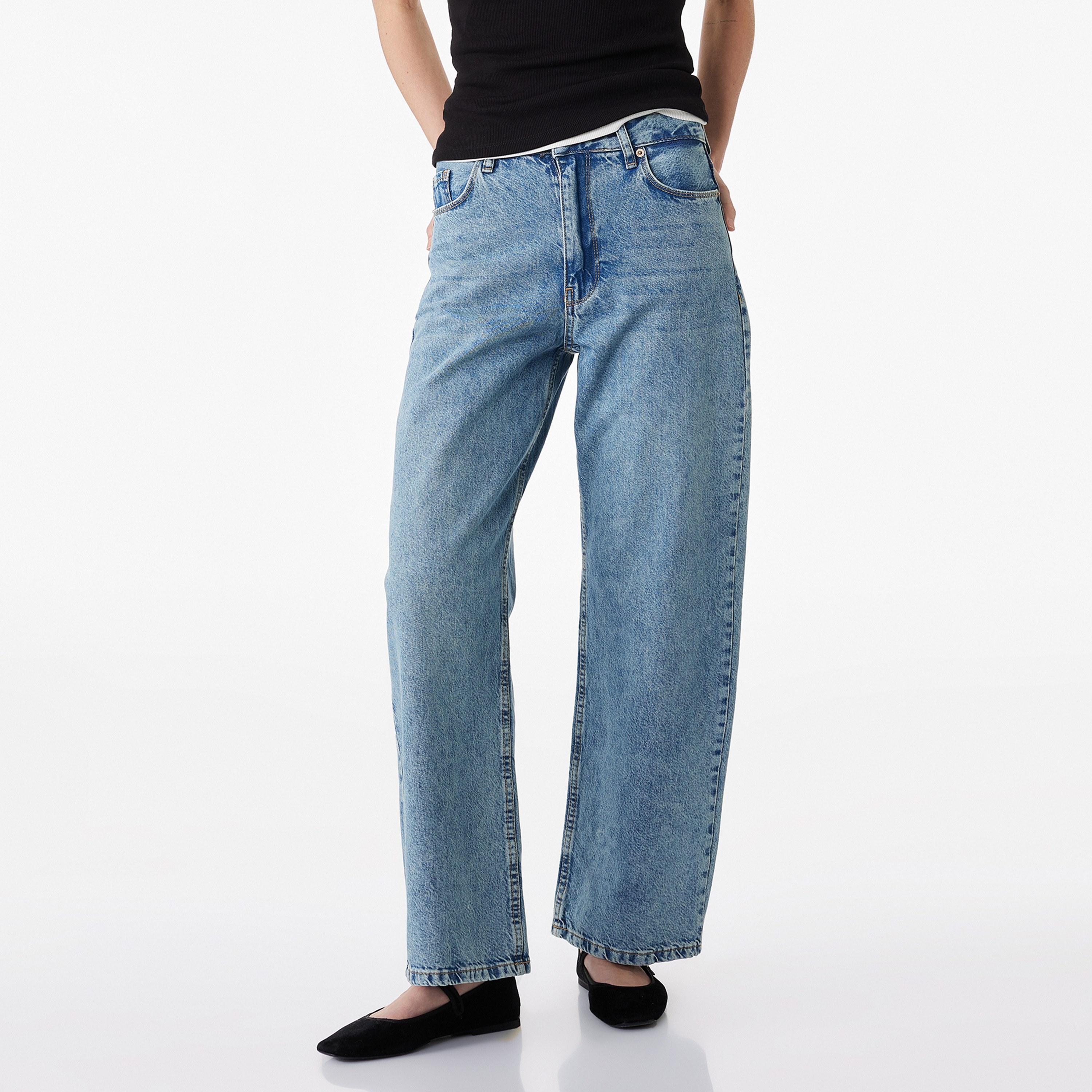 بنطلون جينز نسائي خصر مرتفع قصة "ريلاكس فت" سادة من كوتون-women-clothing-bottoms-jeans-image-1