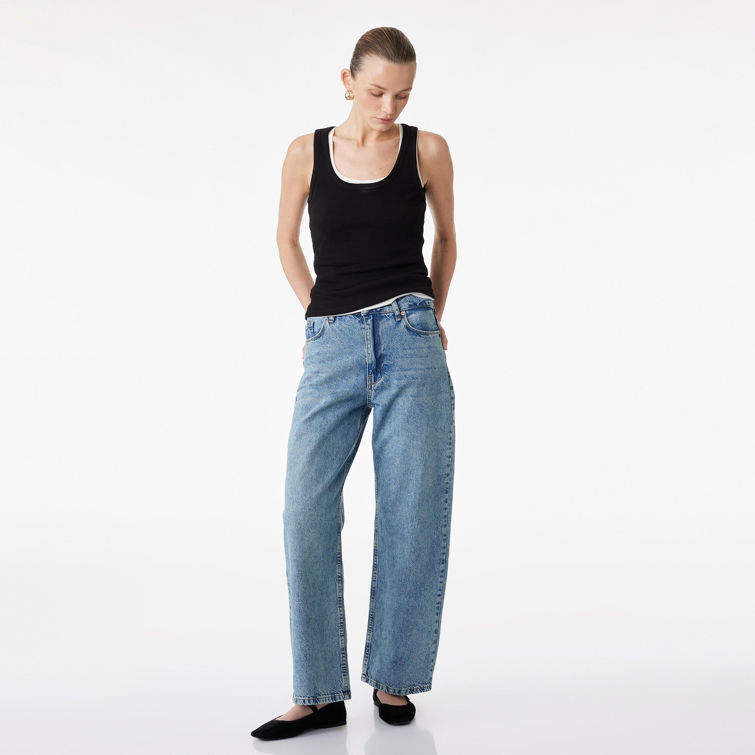 بنطلون جينز نسائي خصر مرتفع قصة "ريلاكس فت" سادة من كوتون-women-clothing-bottoms-jeans-image-2