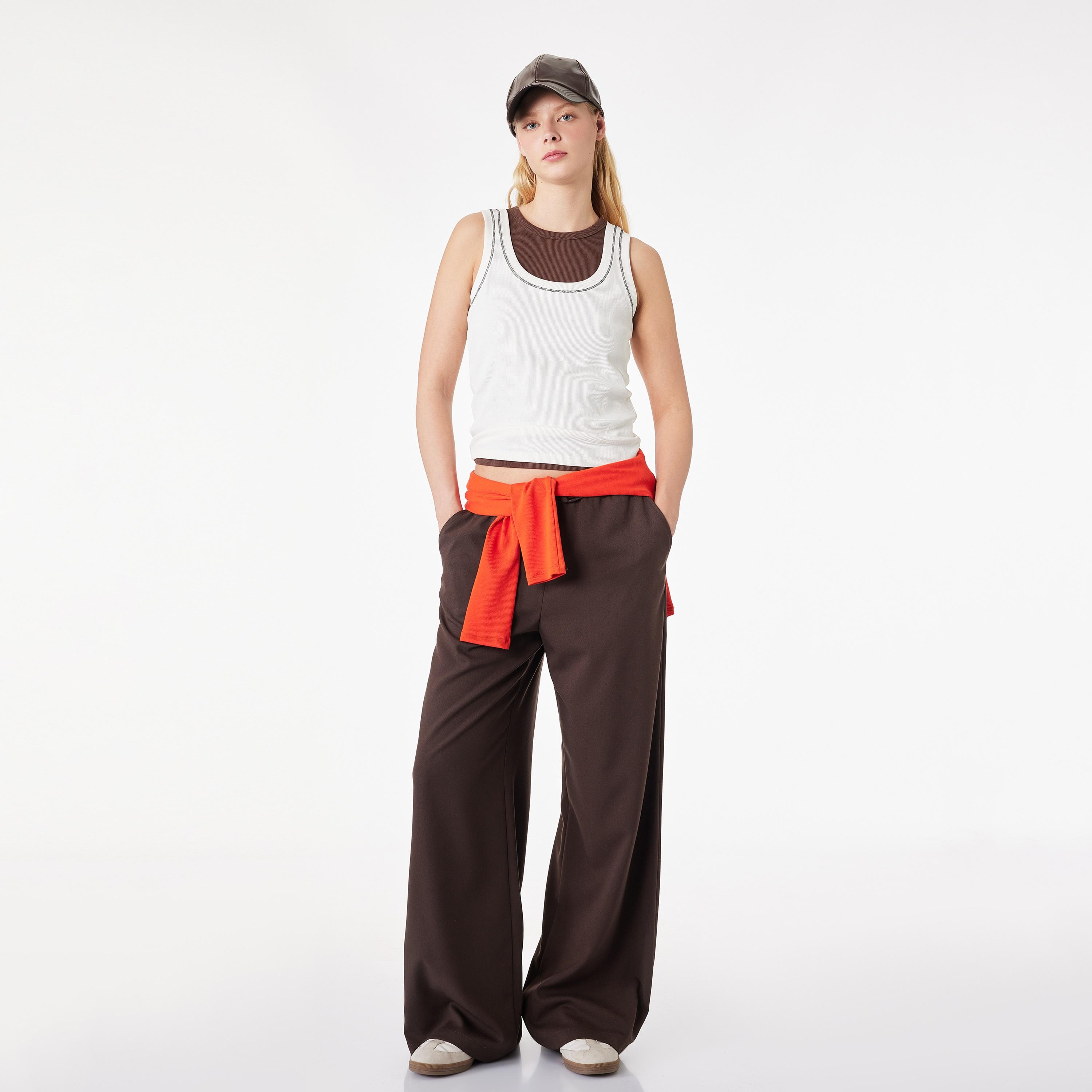 بنطلون نسائي واسع الساق سادة بخصر برباط بلون بني من كوتون-women-clothing-bottoms-trousers-image-1