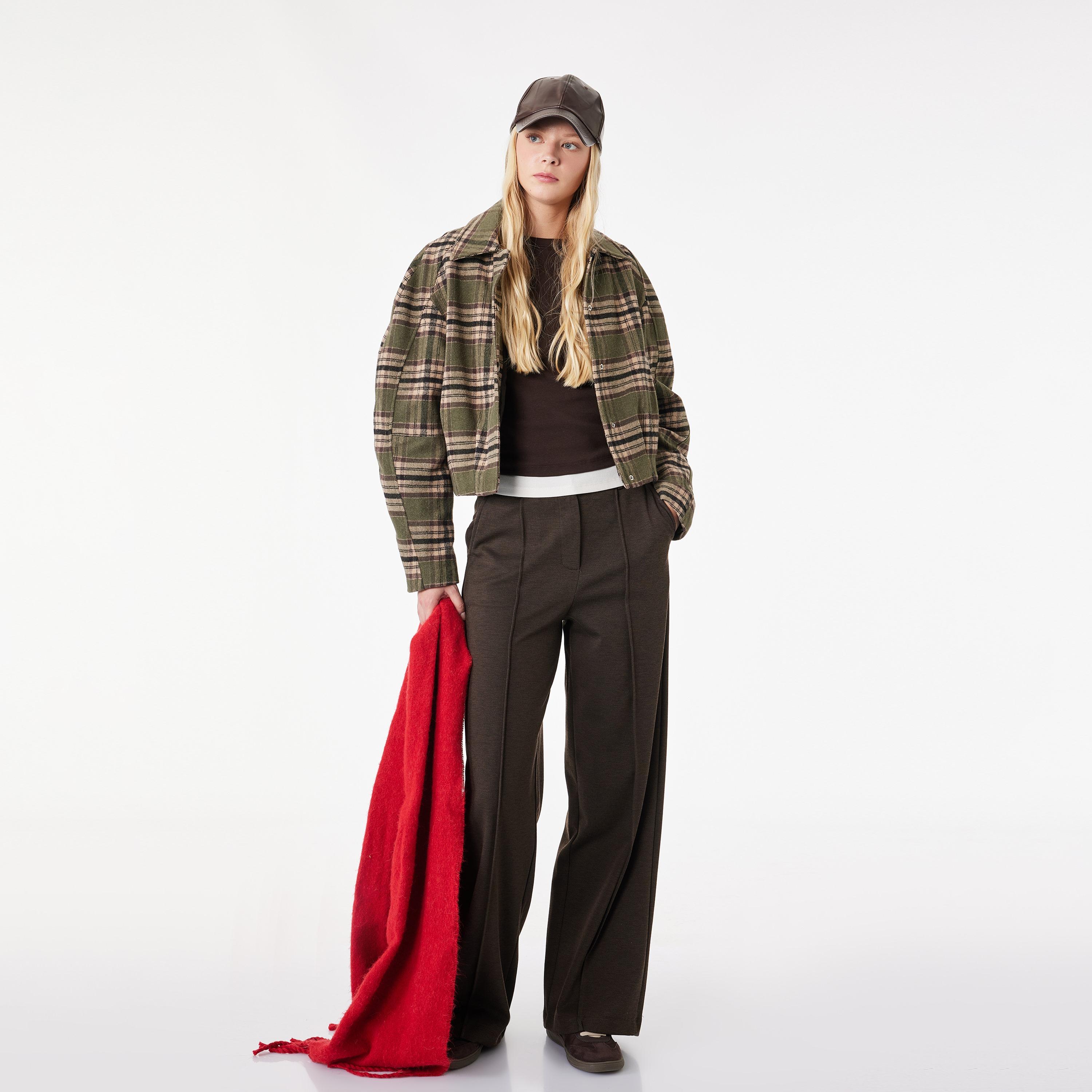 بنطلون نسائي قصة مستقيمة سادة بزر وسحاب بلون بني من كوتون-women-clothing-bottoms-trousers-image-2