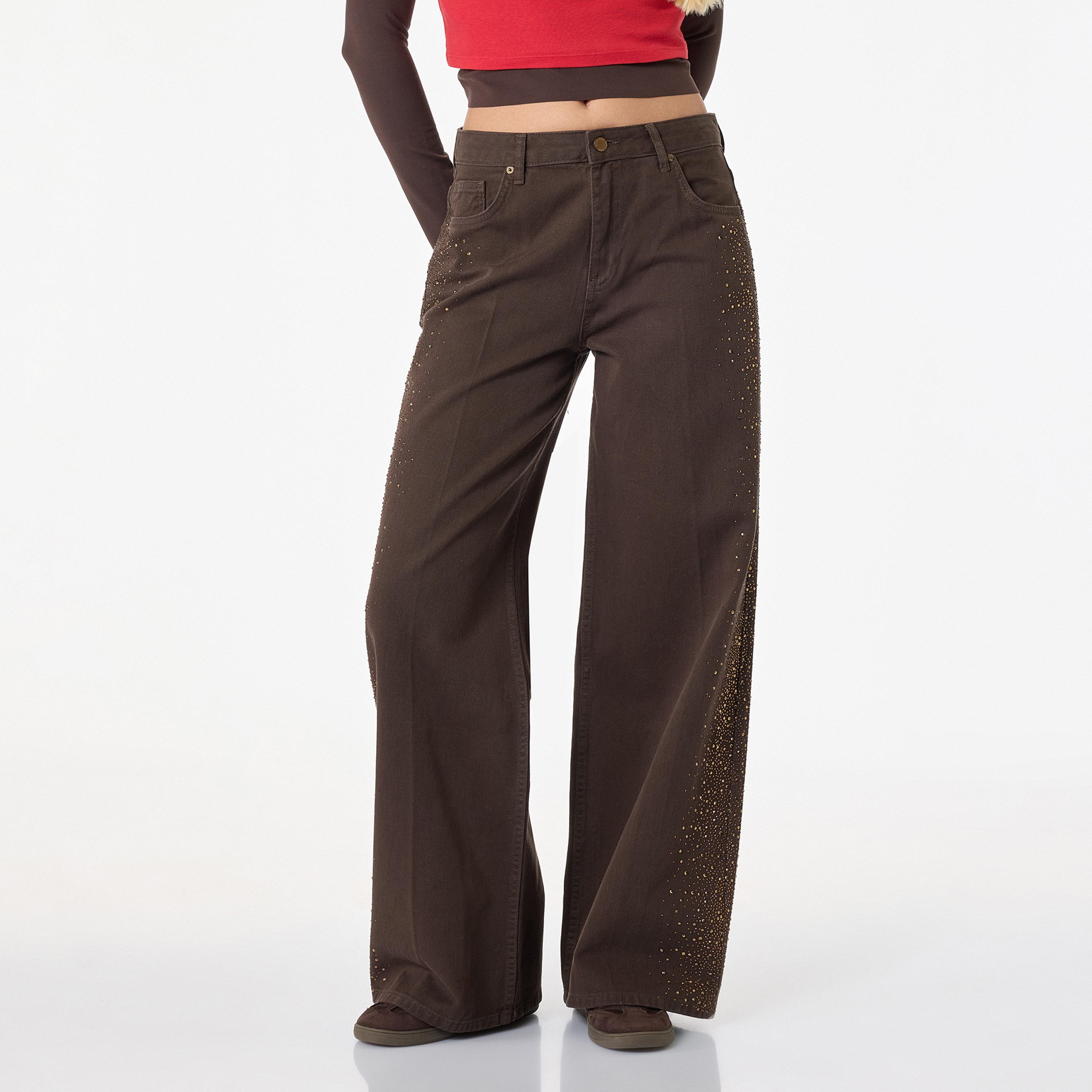 بنطلون جينز نسائي خصر متوسط قصة "ريجولار فت" وتفاصيل أحجار من كوتون-women-clothing-bottoms-jeans-image-1