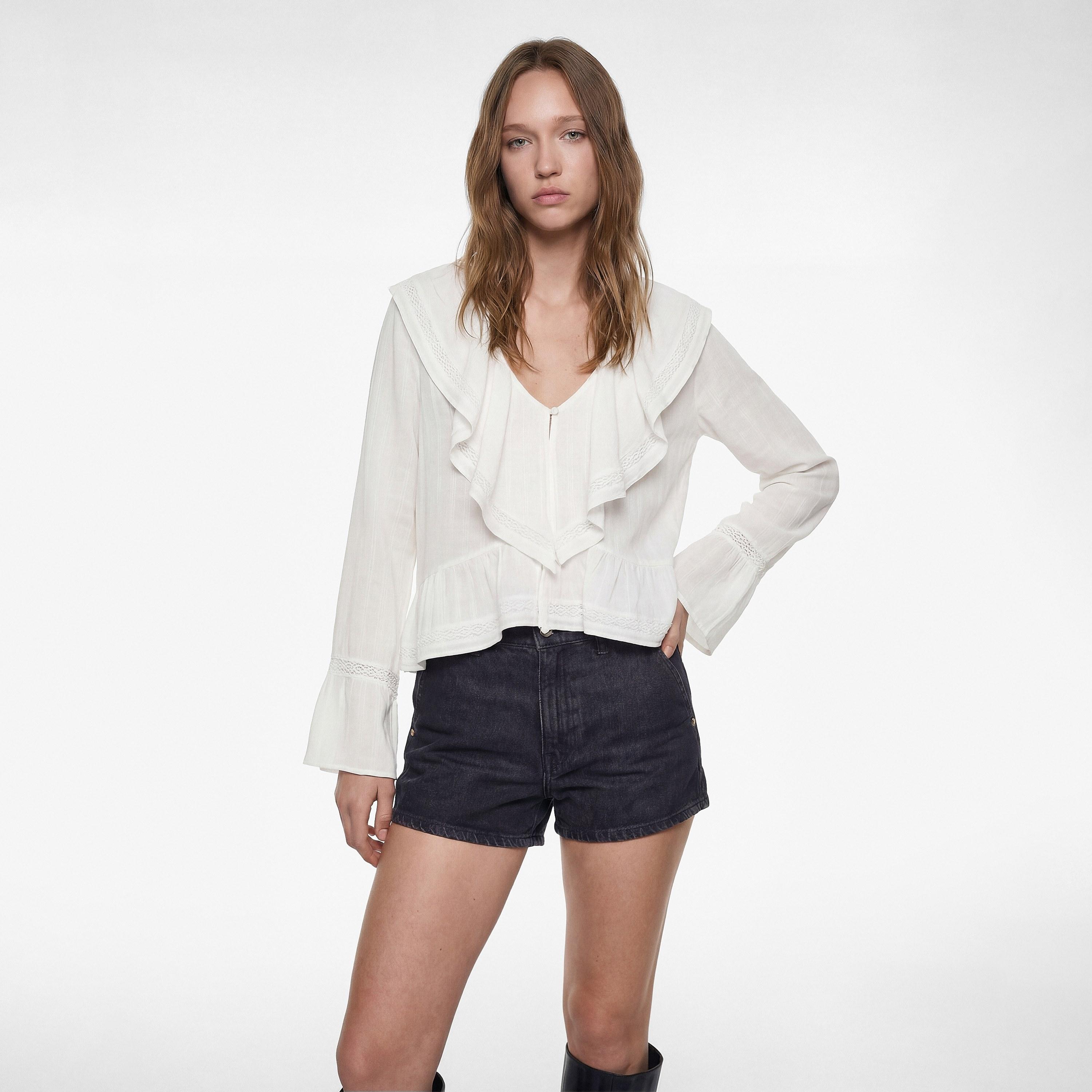 بلوزة نسائية بتطريز بلون أوف وايت من كوتون-women-clothing-shirtsandblouses-blouses-image-2
