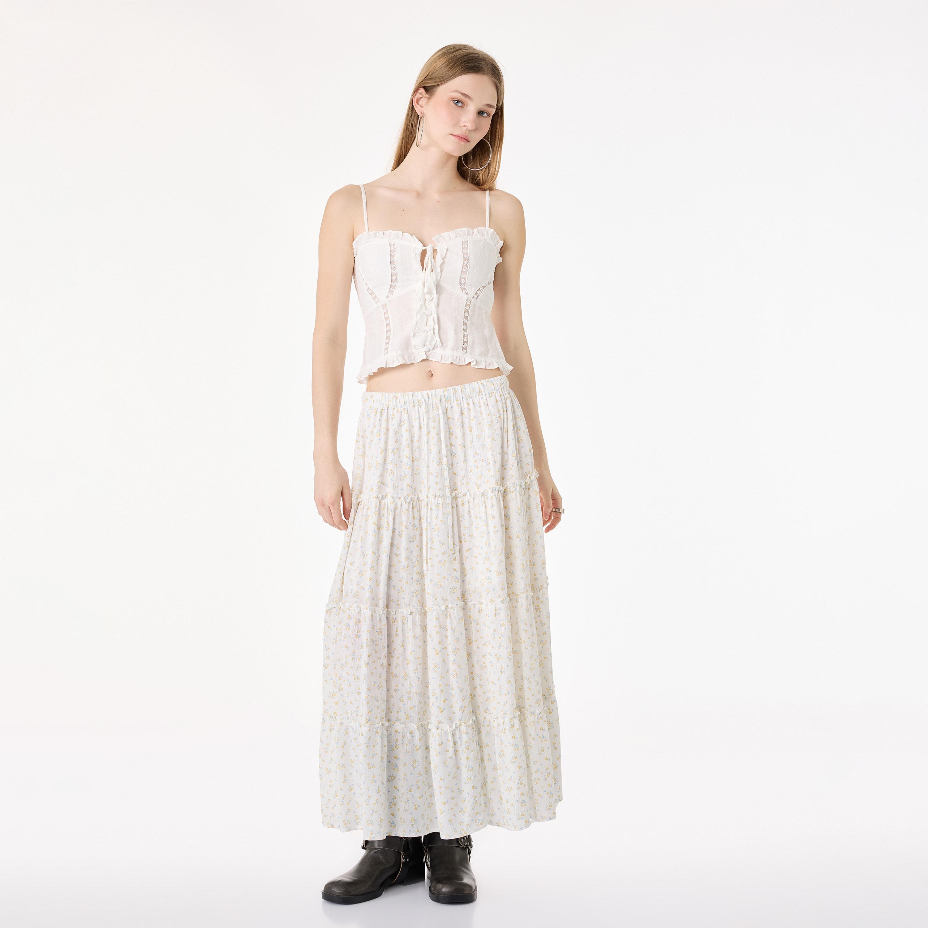 تنورة ماكسي نسائية بتصميم طبقات بطبعة زهور بيضاء من كوتون-women-clothing-bottoms-skirts-image-2