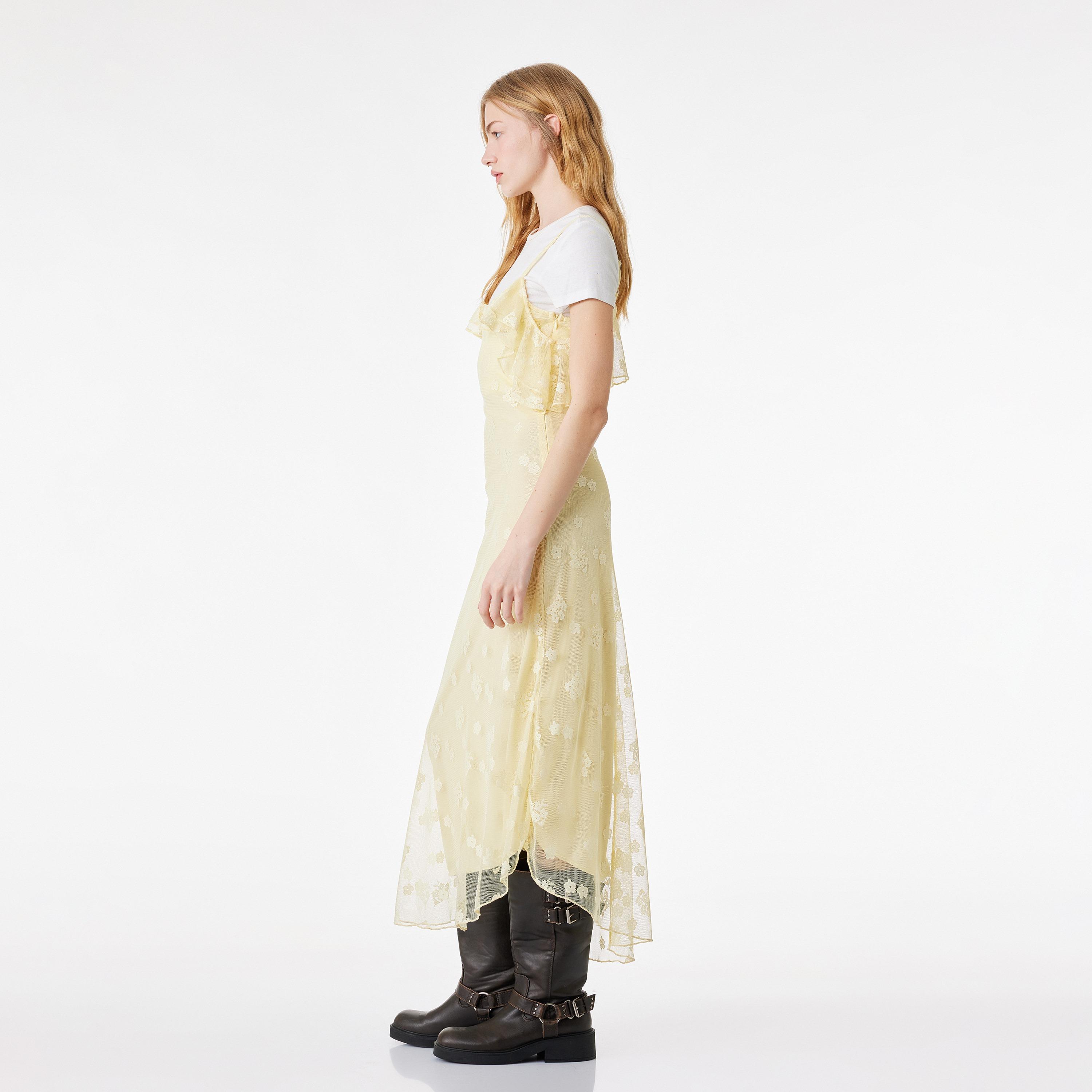 فستان سهرة ميدي نسائي بحمالات أكتاف وطبعة زهور صغيرة بلون أصفر من كوتون-women-clothing-dresses-image-2