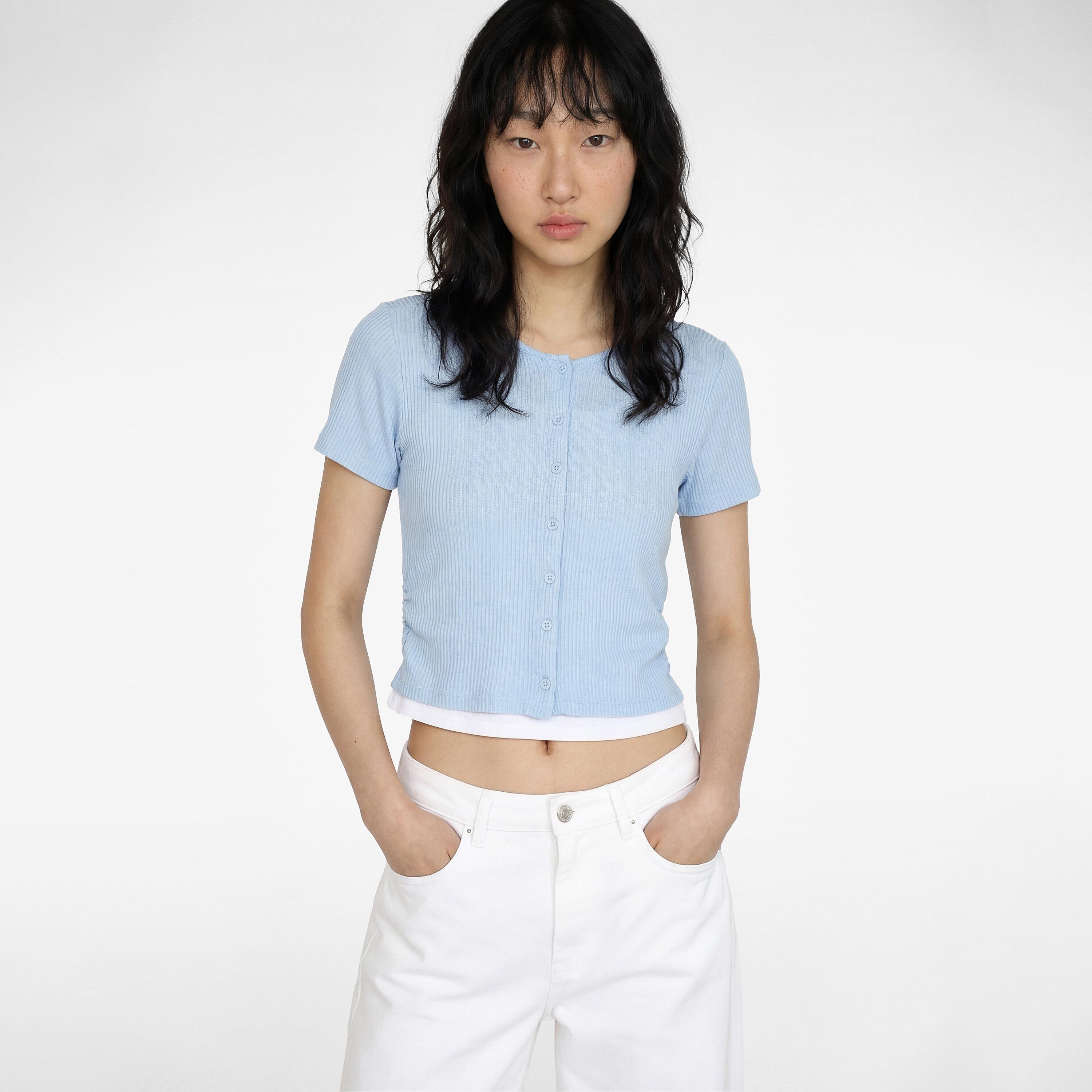 بلوزة نسائية من قماش بارز بلون أزرق فاتح من كوتون-women-clothing-shirtsandblouses-blouses-image-1
