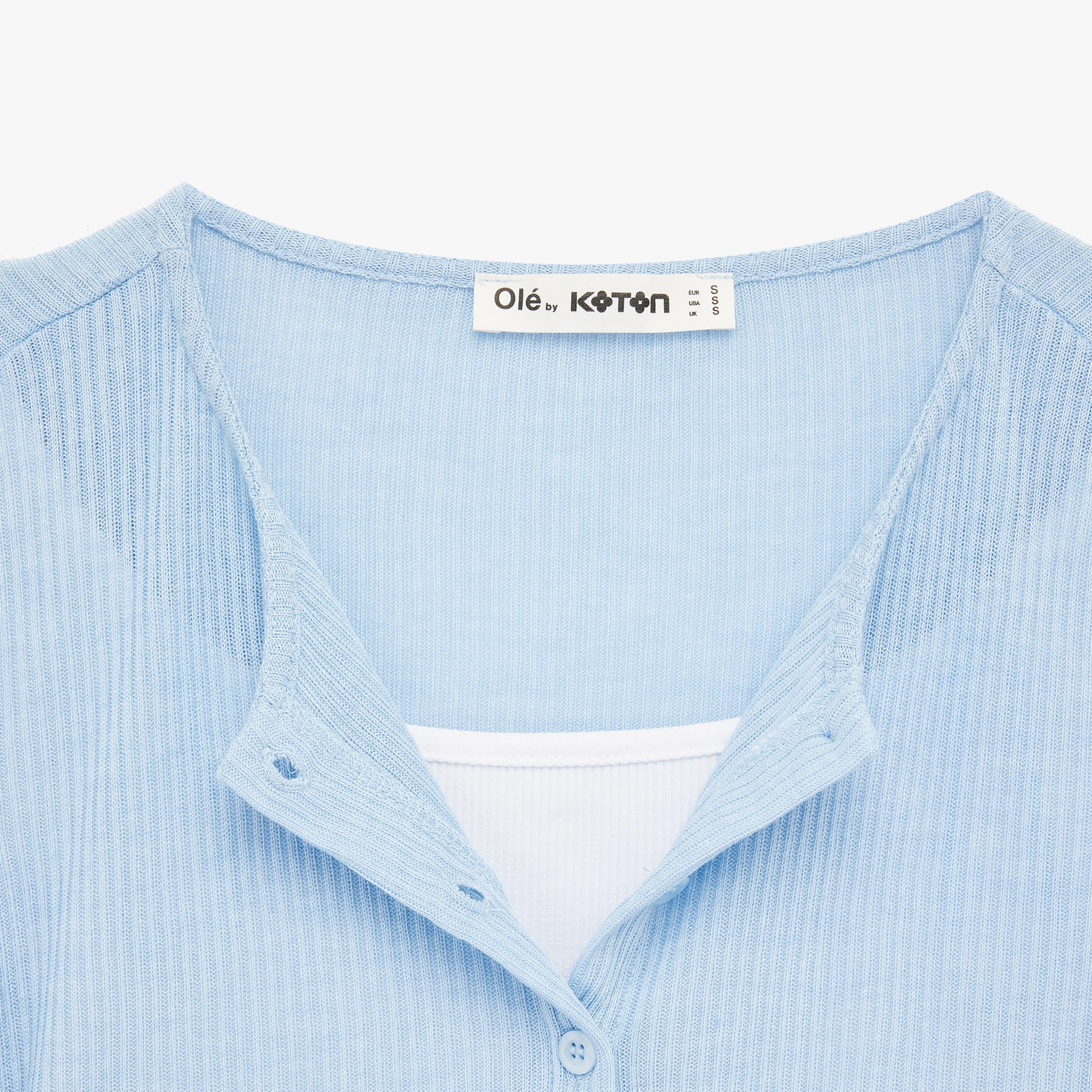 بلوزة نسائية من قماش بارز بلون أزرق فاتح من كوتون-women-clothing-shirtsandblouses-blouses-image-6