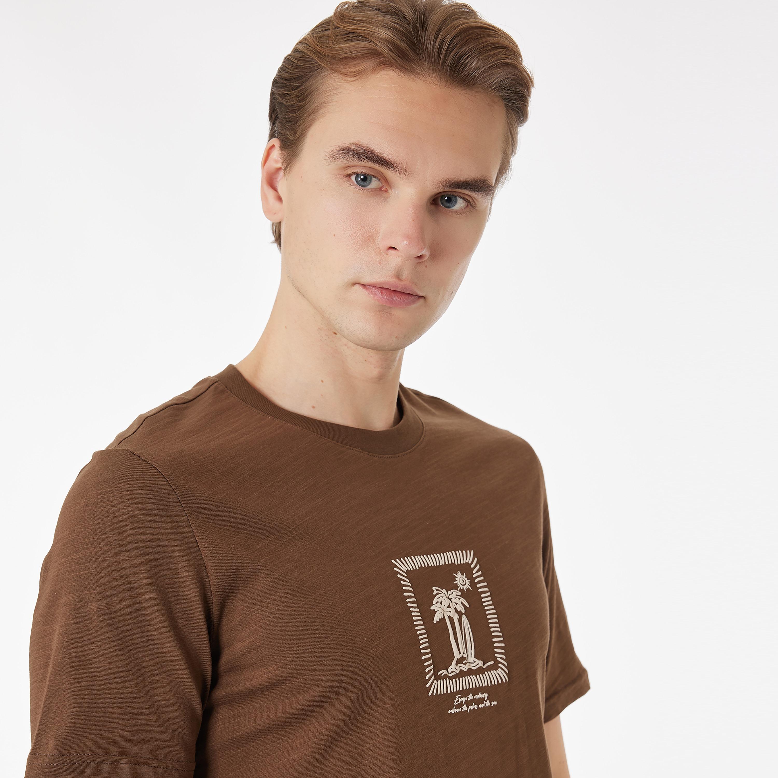 تيشيرت رجالي أكمام قصيرة بياقة مستديرة وطبعة أشجار النخيل من كوتون-men-clothing-tshirtsandpolos-tshirts-image-3