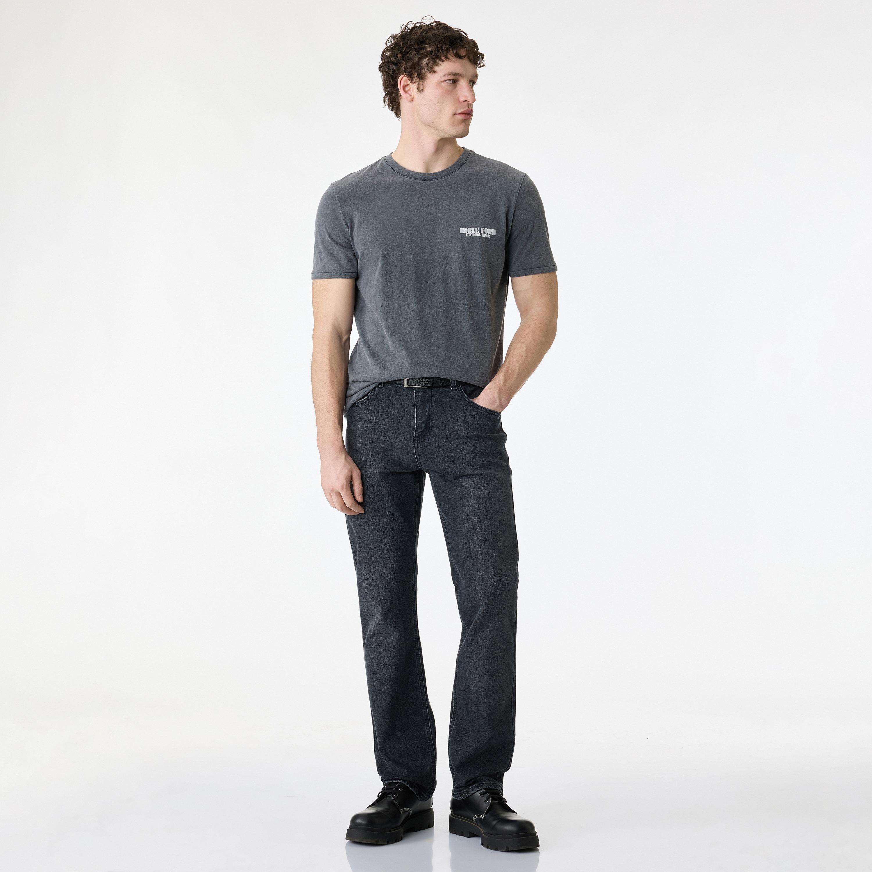 تيشيرت رجالي أكمام قصيرة بياقة مستديرة وطبعة "غرافيك" لأسد من كوتون-men-clothing-tshirtsandpolos-tshirts-image-2