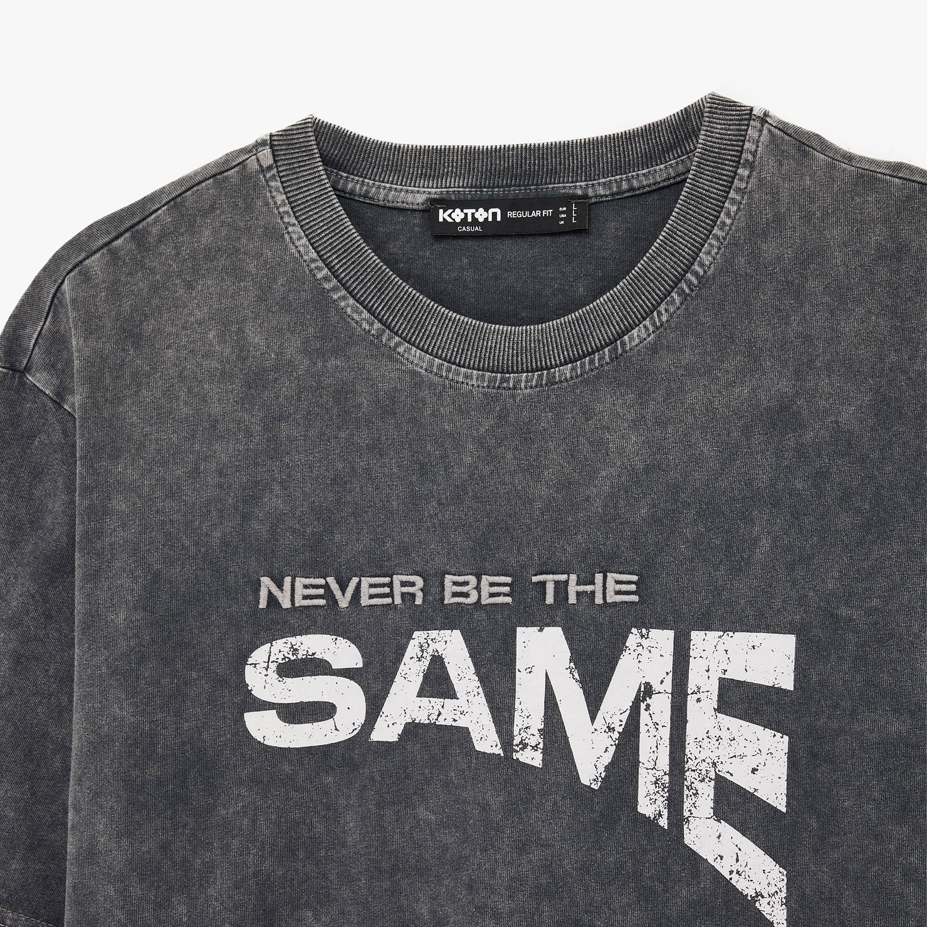 تيشيرت رجالي أكمام قصيرة بياقة مستديرة وتصميم "فينتج" مغسول بطبعة نصية من كوتون-men-clothing-tshirtsandpolos-tshirts-image-6
