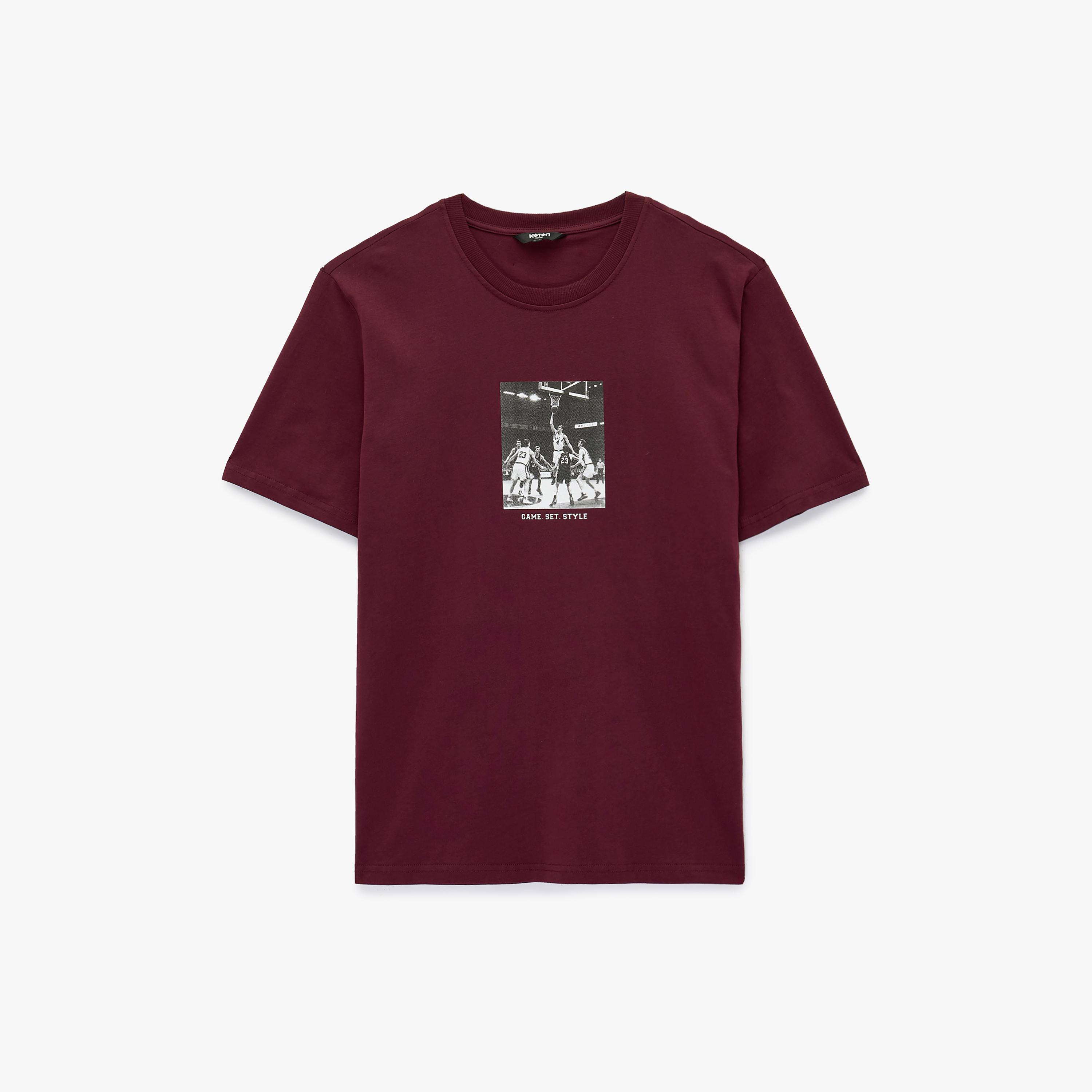 تيشيرت رجالي أكمام قصيرة بياقة مستديرة وطبعة "غرافيك" لصورة فوتوغرافية من كوتون-men-clothing-tshirtsandpolos-tshirts-image-3
