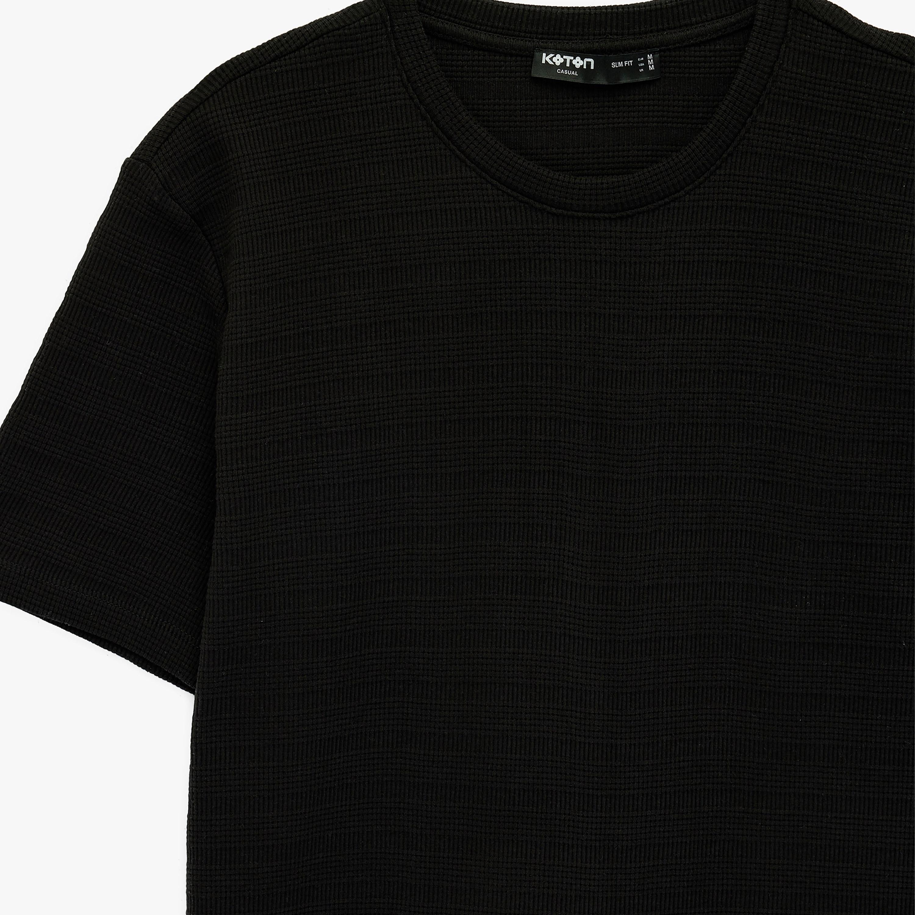 KOTON Textured Crew Neck Short Sleeves Men's T-Shirt-men-clothing-tshirtsandpolos-tshirts-image-5