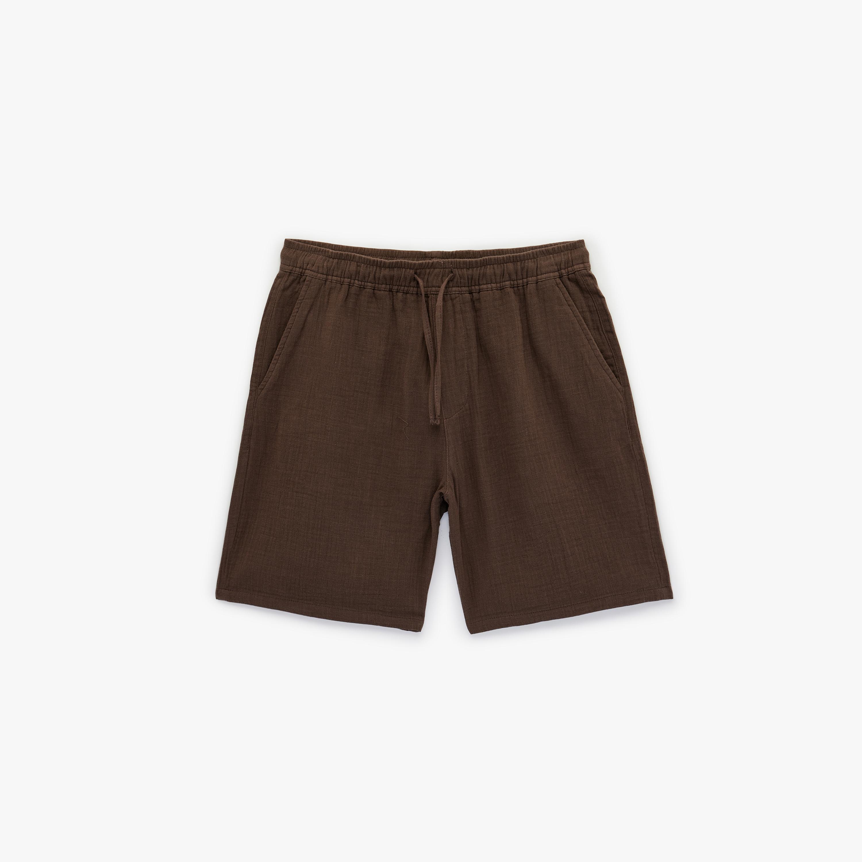 شورت رجالي بخصر متوسط الارتفاع ورباط وقصة عادية من كوتون-men-clothing-bottoms-shorts-image-3