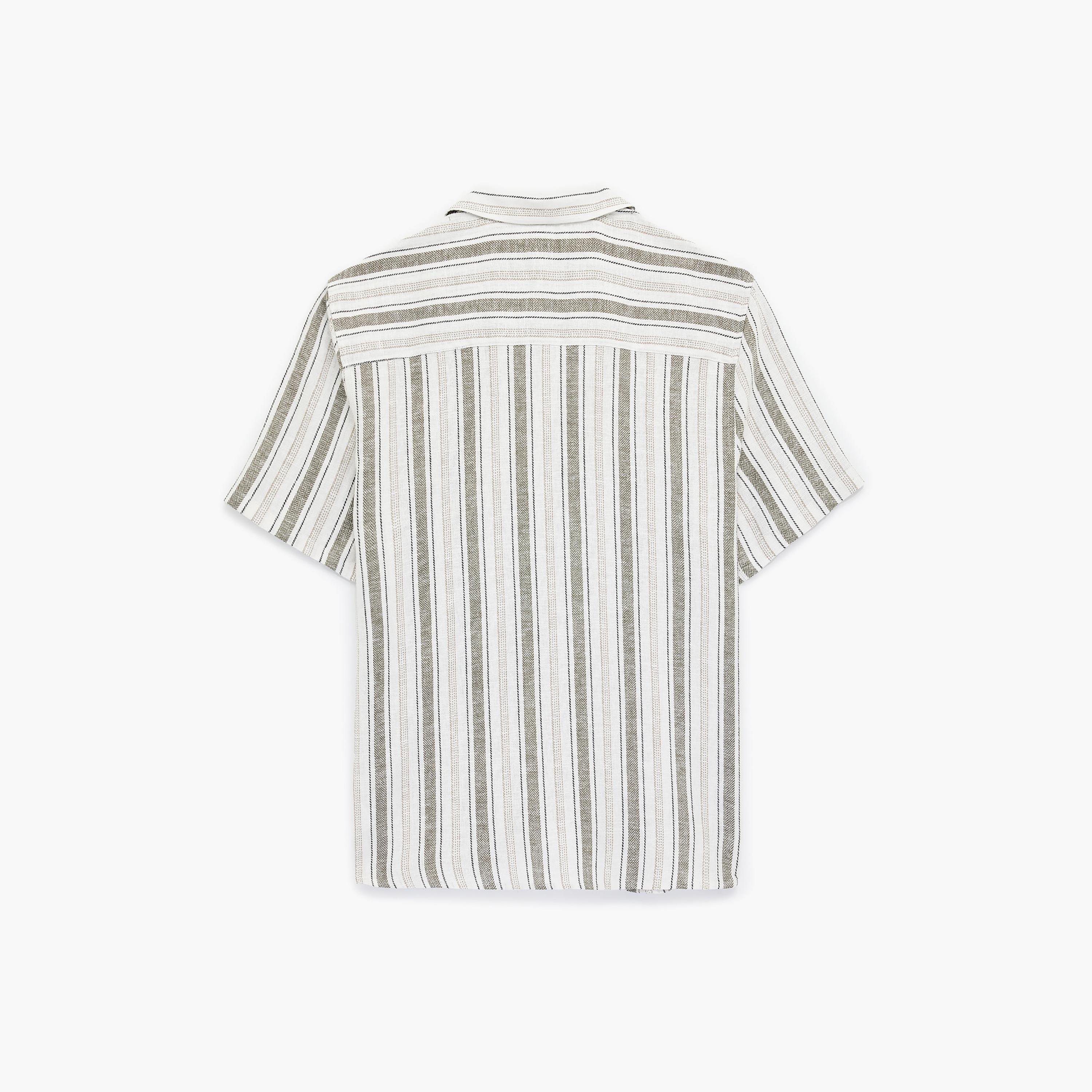 قميص رجالي أكمام قصيرة بقصة "ريجولار فيت" وياقة "ريزورت" وتصميم مخطط من كوتون-men-clothing-shirts-image-7