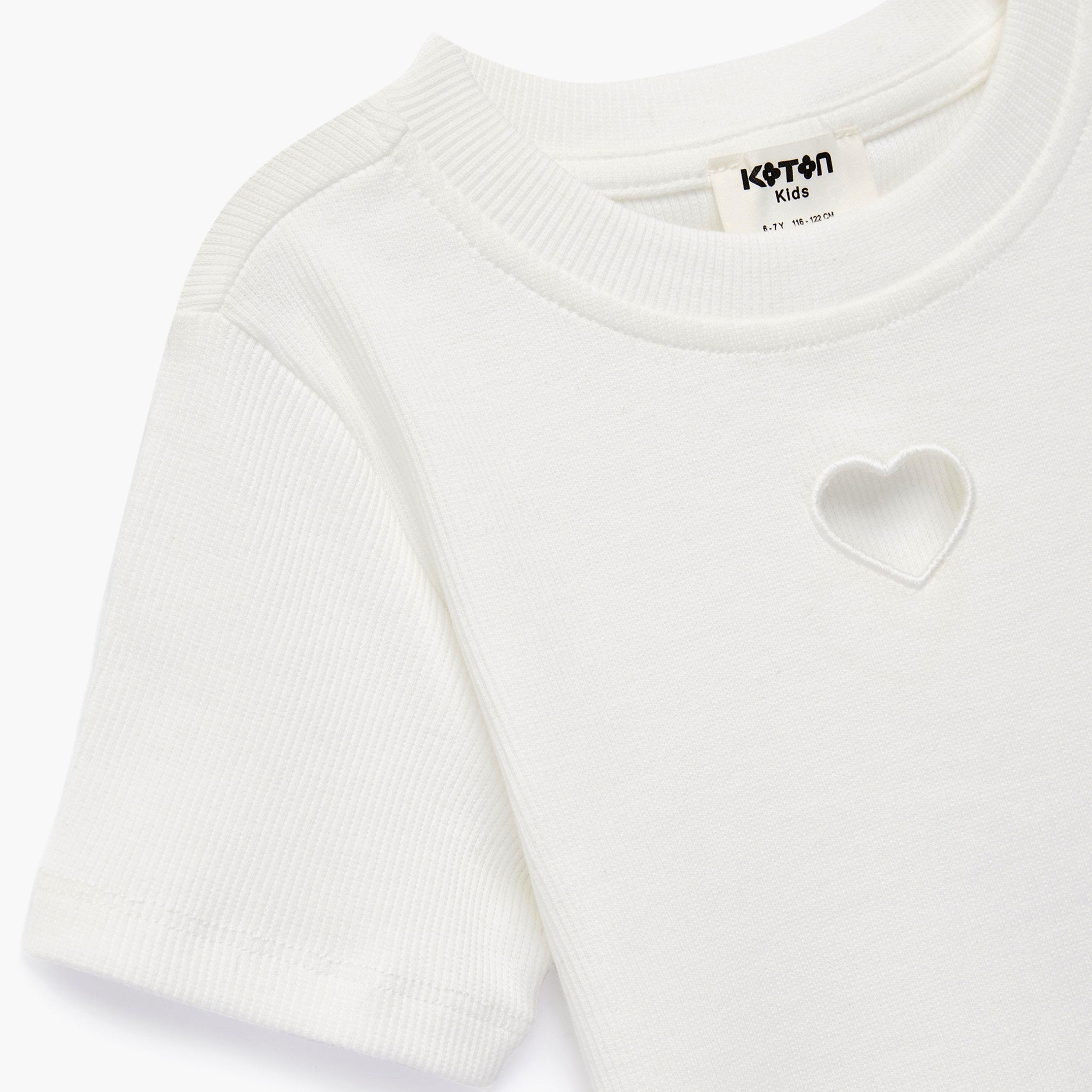تي شيرت سادة بتفاصيل قلب وأكمام قصيرة من كوتون-girls-clothing-tshirts-image-3