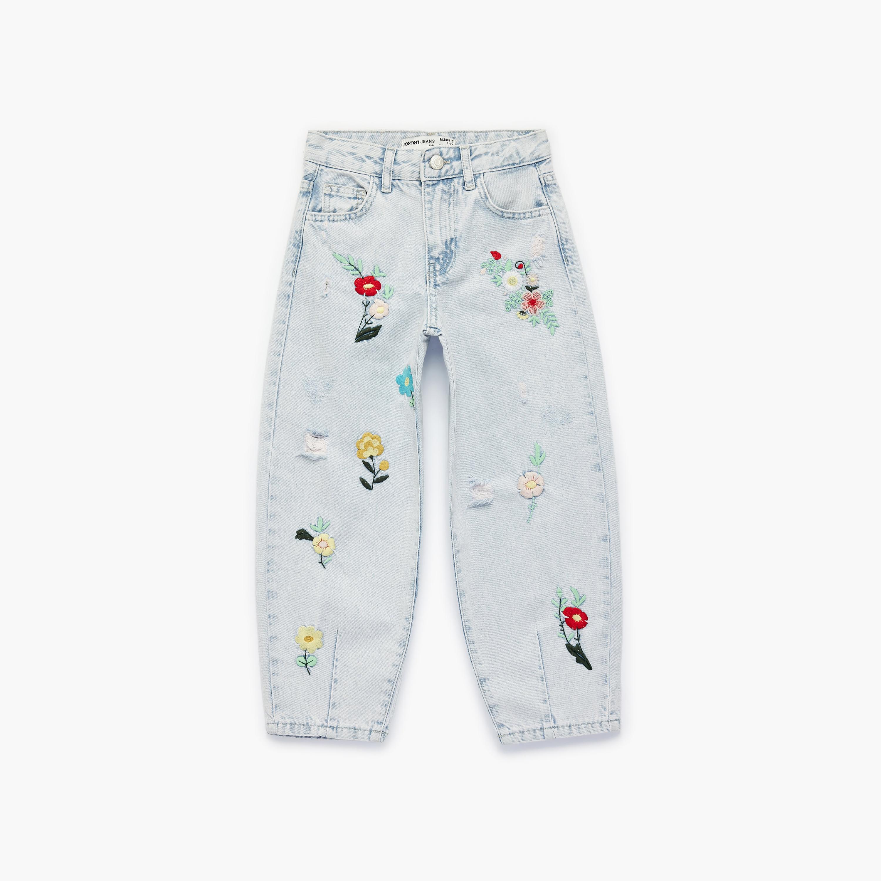 بنطلون جينز بتطريز زهور وقصة "لوس فيت" بطول كامل من كوتون-girls-clothing-bottoms-jeansandjeggings-image-1