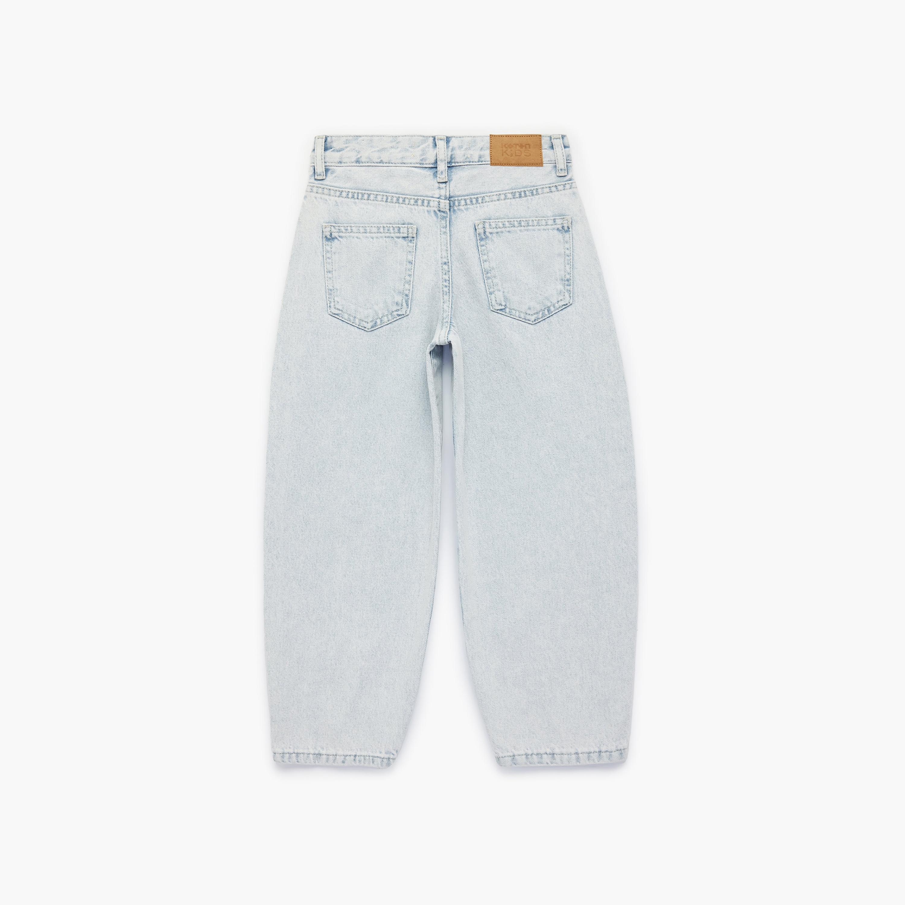 بنطلون جينز بتطريز زهور وقصة "لوس فيت" بطول كامل من كوتون-girls-clothing-bottoms-jeansandjeggings-image-2