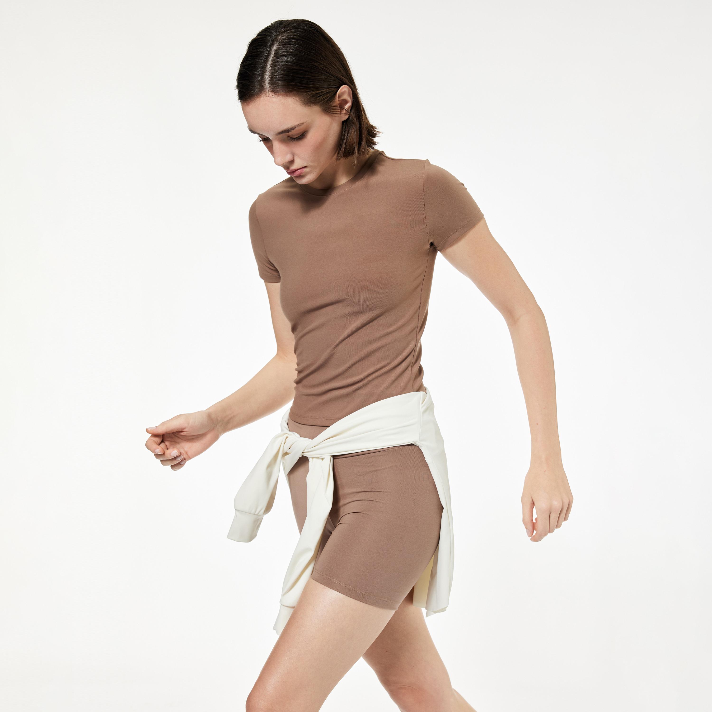 تيشيرت رياضي نسائي بلون بني من كوتون-sports-women-clothing-tshirtsandvests-image-3