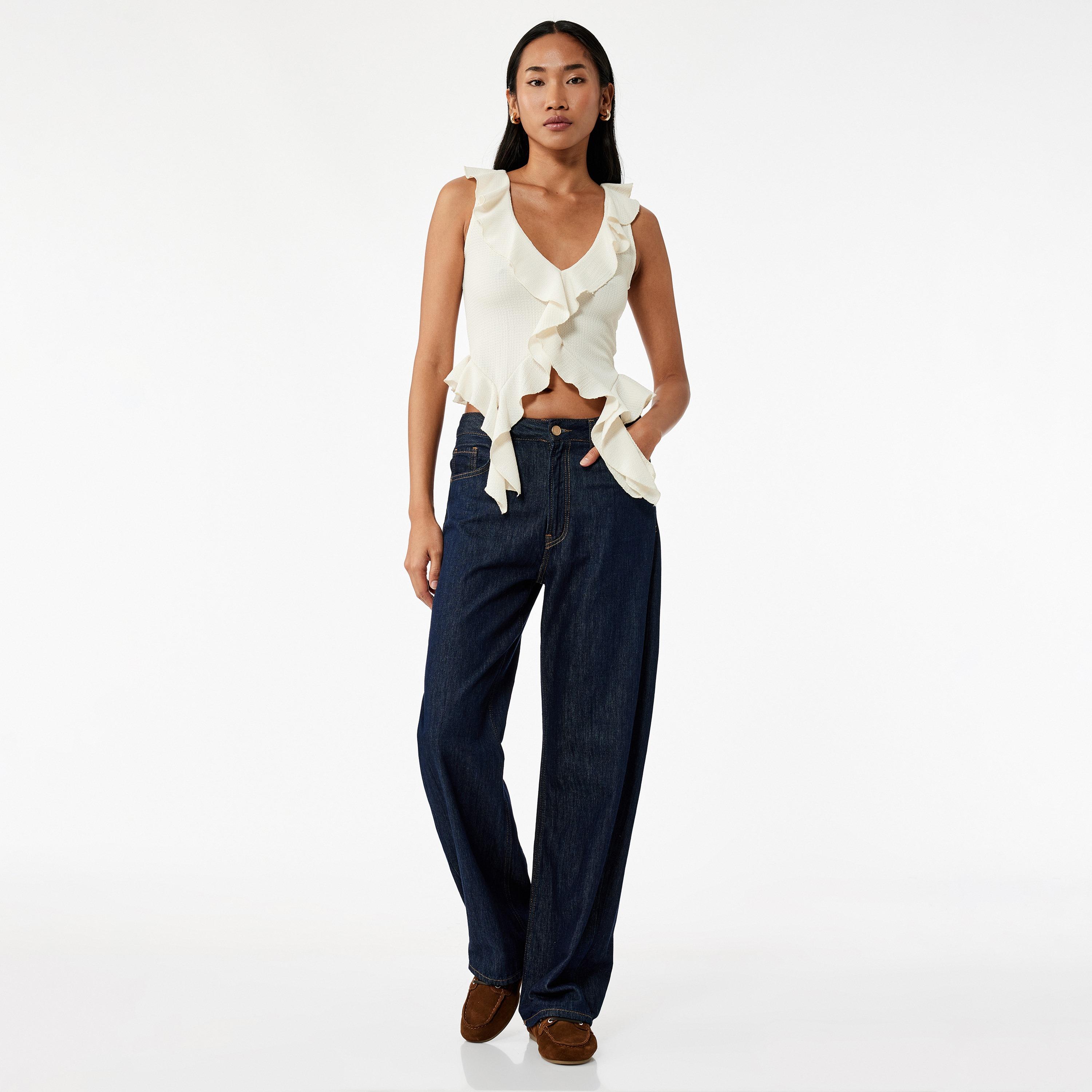 بلوزة نسائية مكشكشة بلون أبيض من كوتون-women-clothing-shirtsandblouses-blouses-image-2