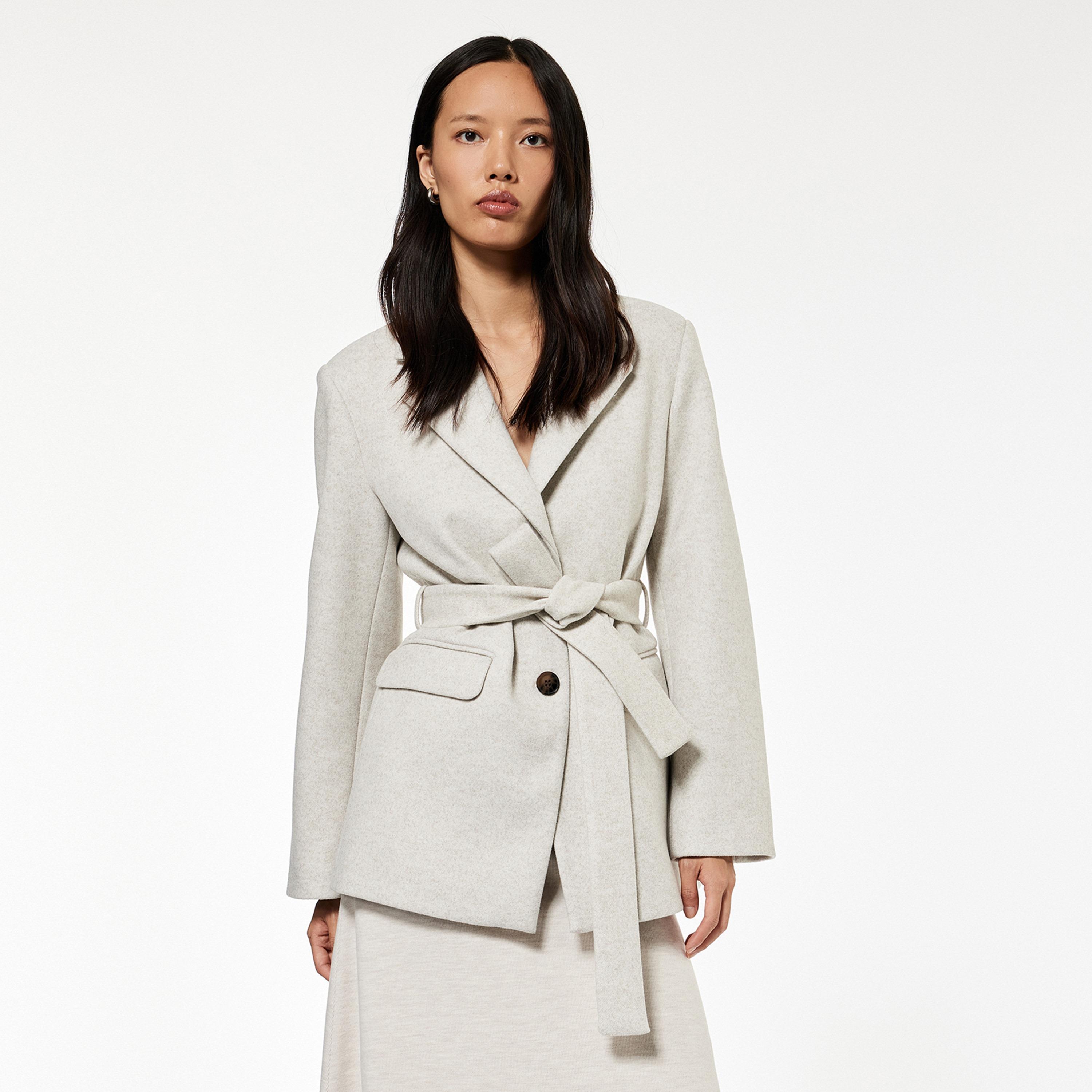 معطف نسائي بصف أزرار واحد وياقة طية صدر بلون رمادي من كوتون-women-clothing-coatsandjackets-coats-image-1