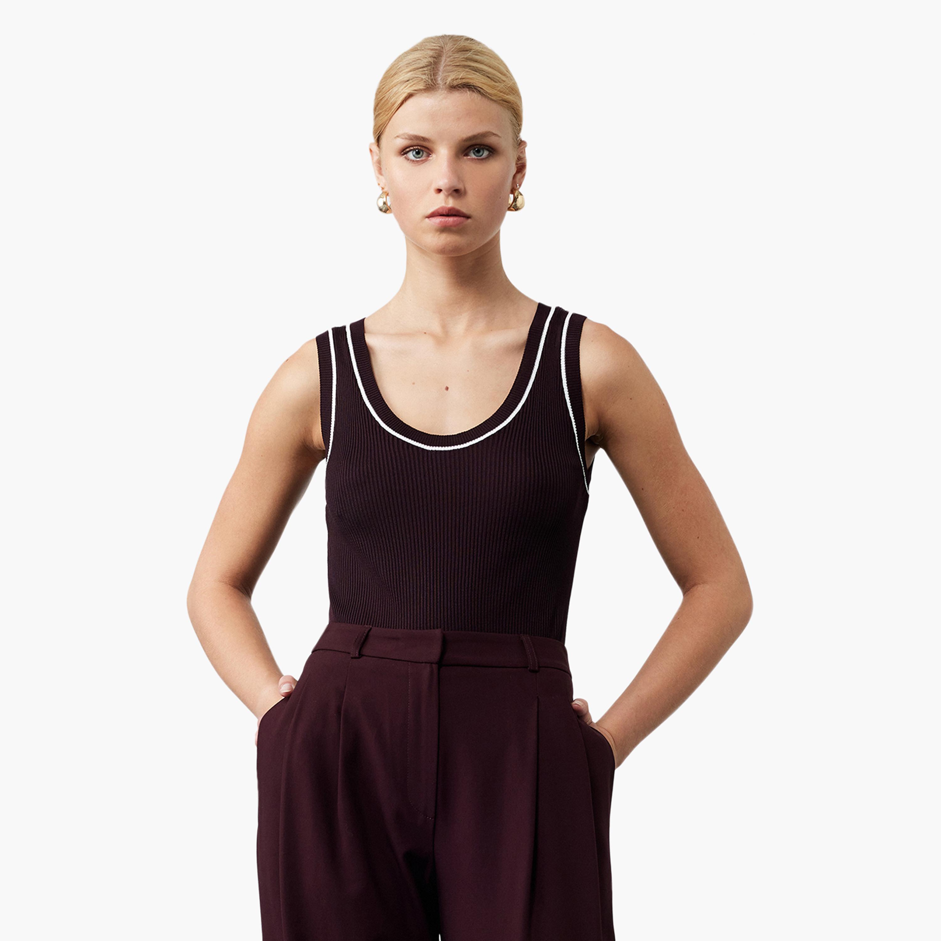 بلوزة نسائية بدون أكمام برقبة دائرية باللون الأحمر من كوتون-women-clothing-shirtsandblouses-blouses-image-1