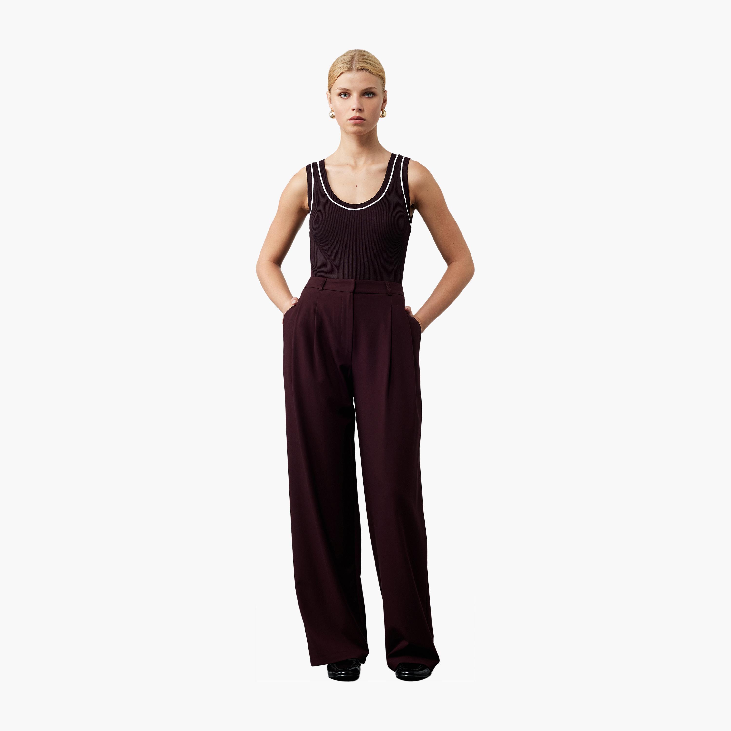بلوزة نسائية بدون أكمام برقبة دائرية باللون الأحمر من كوتون-women-clothing-shirtsandblouses-blouses-image-2