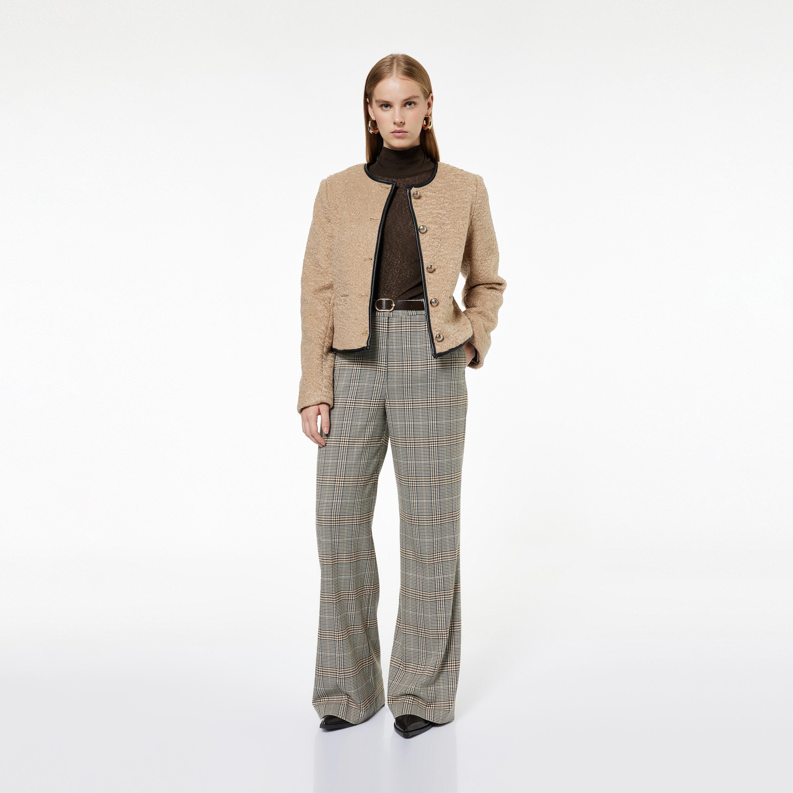 بنطال نسائي بنقشة مربعات وقصة مستقيمة مع سحاب بلون بيج من كوتون-women-clothing-bottoms-trousers-image-2