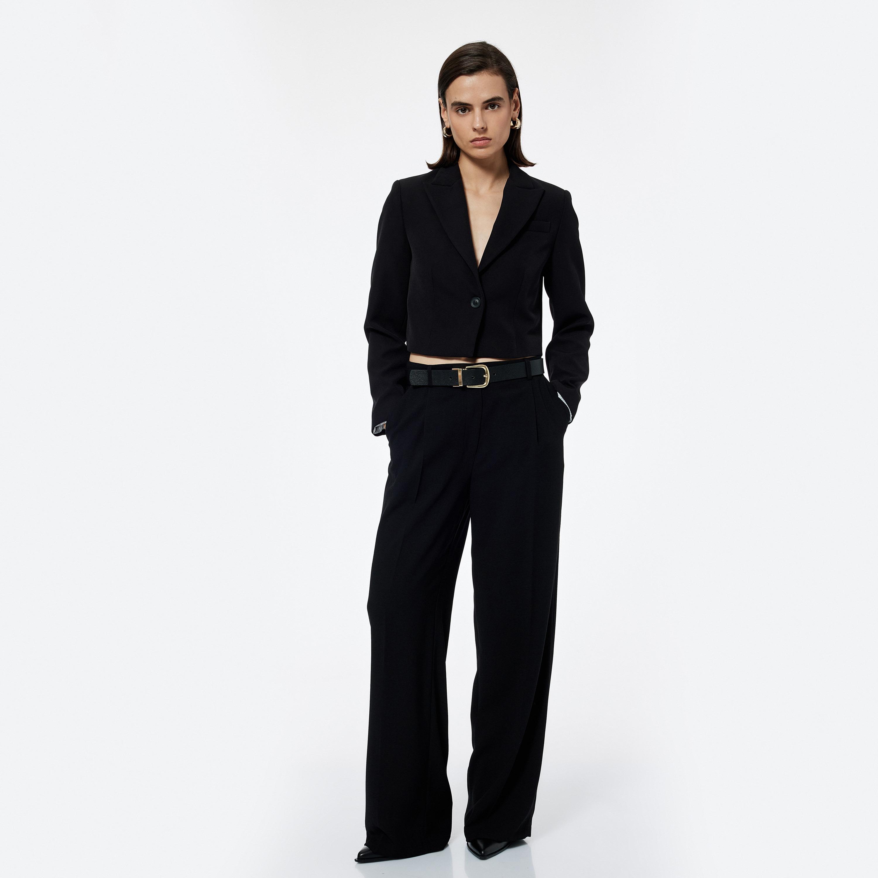 بليزر نسائي أسود اللون ذو ياقة صدر واحدة من كوتون-women-clothing-coatsandjackets-blazers-image-2