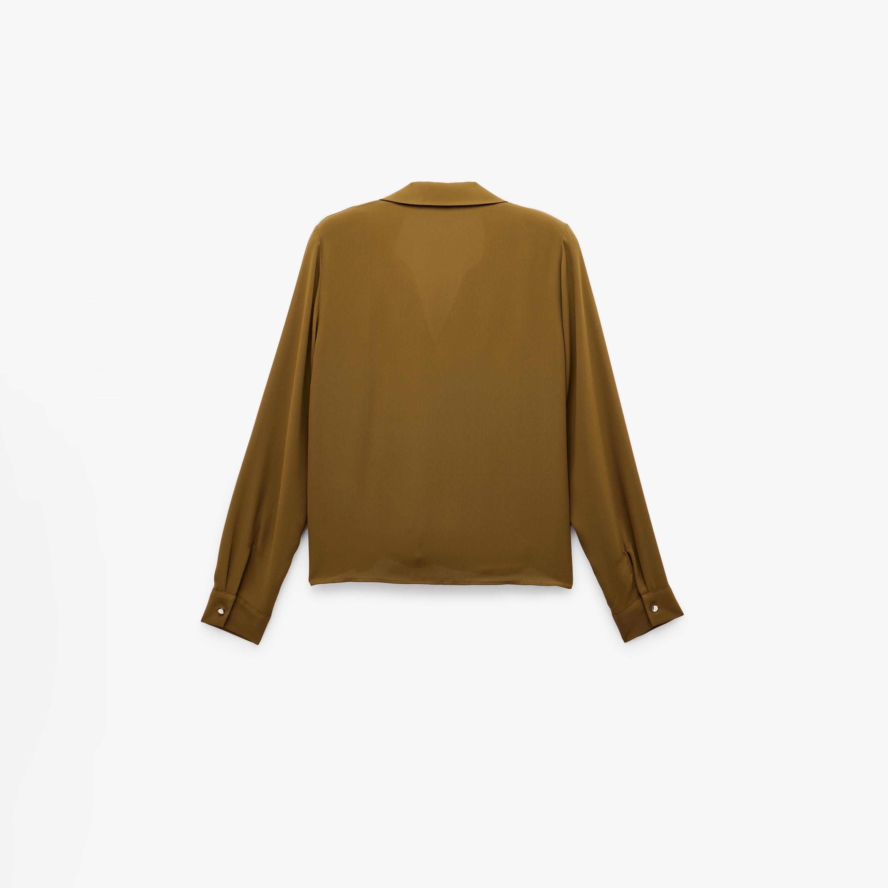 قميص نسائي كريب بلون أخضر زيتوني وياقة مفرودة من كوتون-women-clothing-shirtsandblouses-shirts-image-5