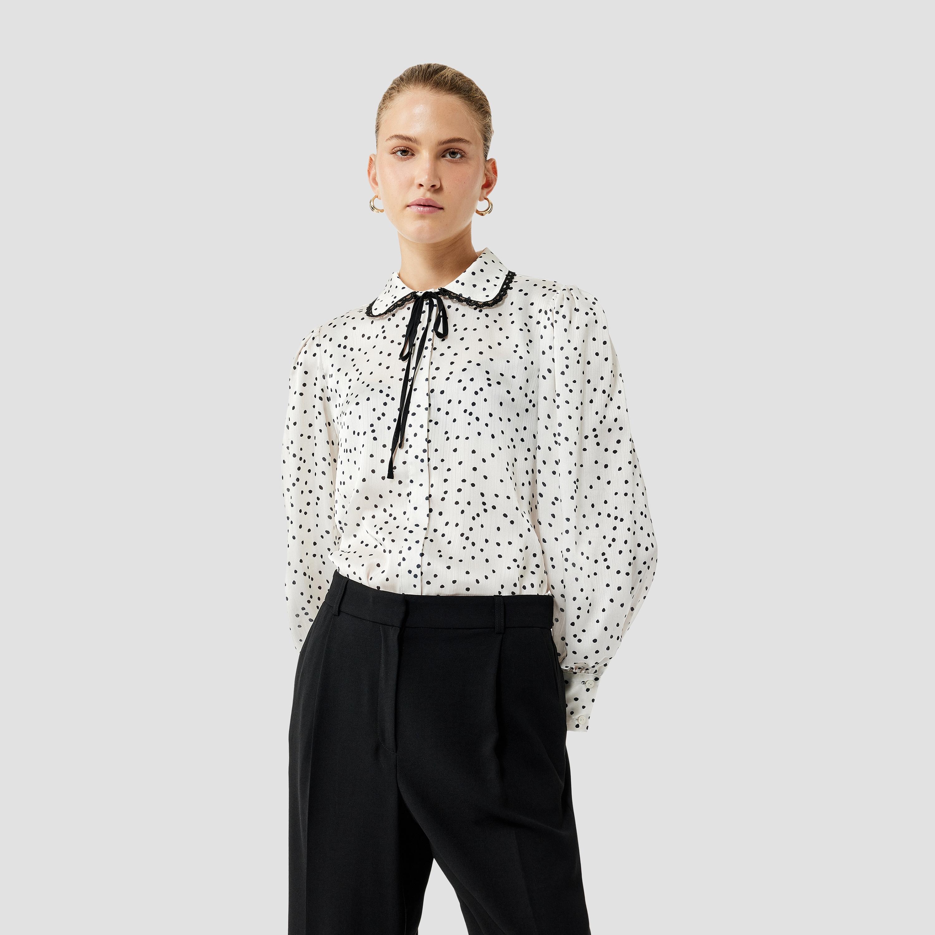 قميص نسائي أبيض منقط بأكمام منتفخة وياقة من كوتون-women-clothing-shirtsandblouses-shirts-image-1