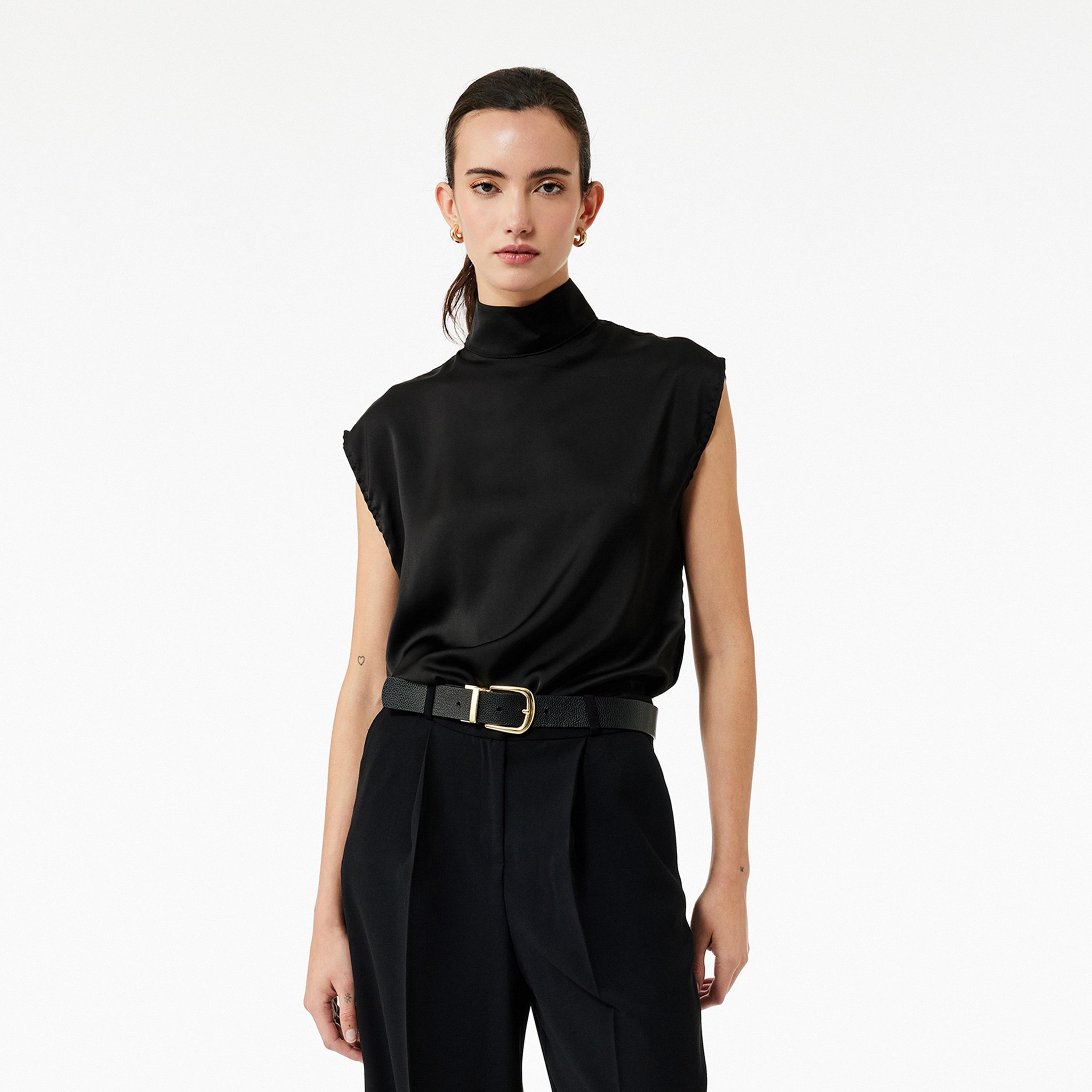 بلوزة نسائية بياقة عالية بلون أسود من كوتون-women-clothing-shirtsandblouses-blouses-image-1