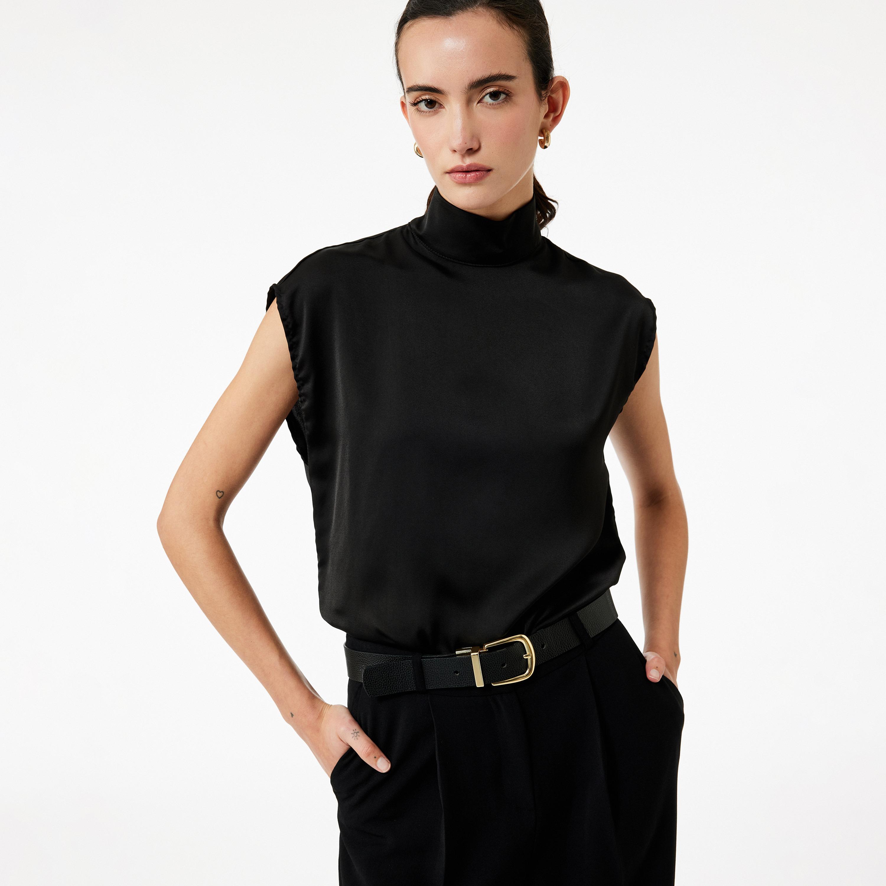 بلوزة نسائية بياقة عالية بلون أسود من كوتون-women-clothing-shirtsandblouses-blouses-image-3