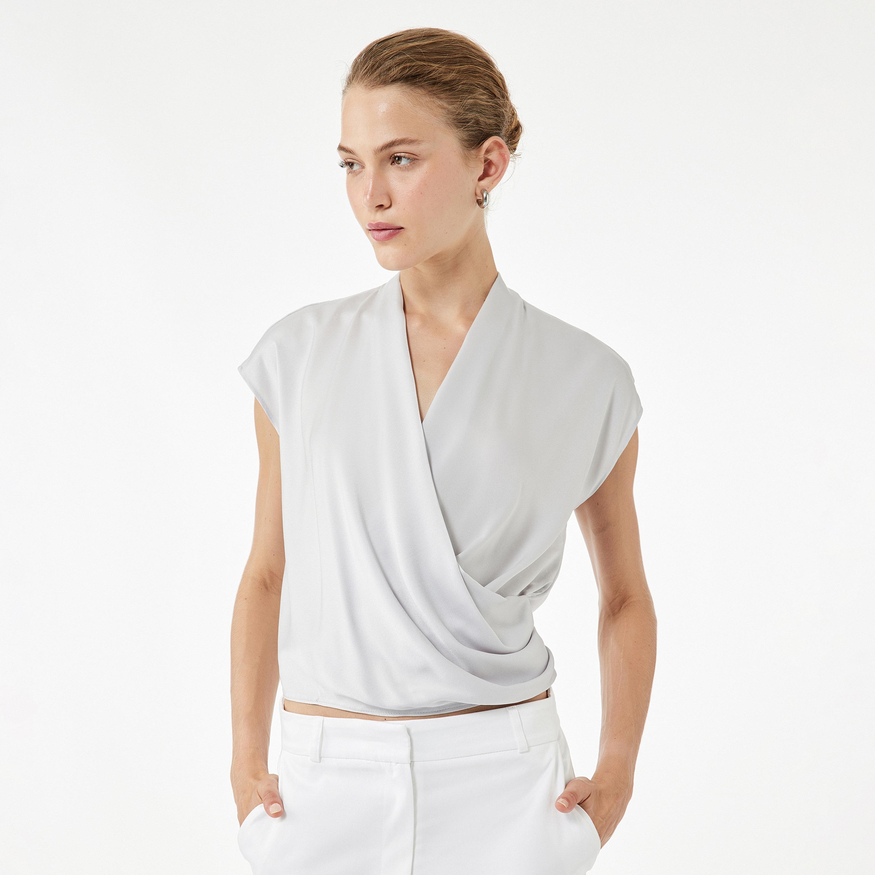 بلوزة نسائية بقصة رقبة متداخلة بلون أبيض من كوتون-women-clothing-shirtsandblouses-blouses-image-1