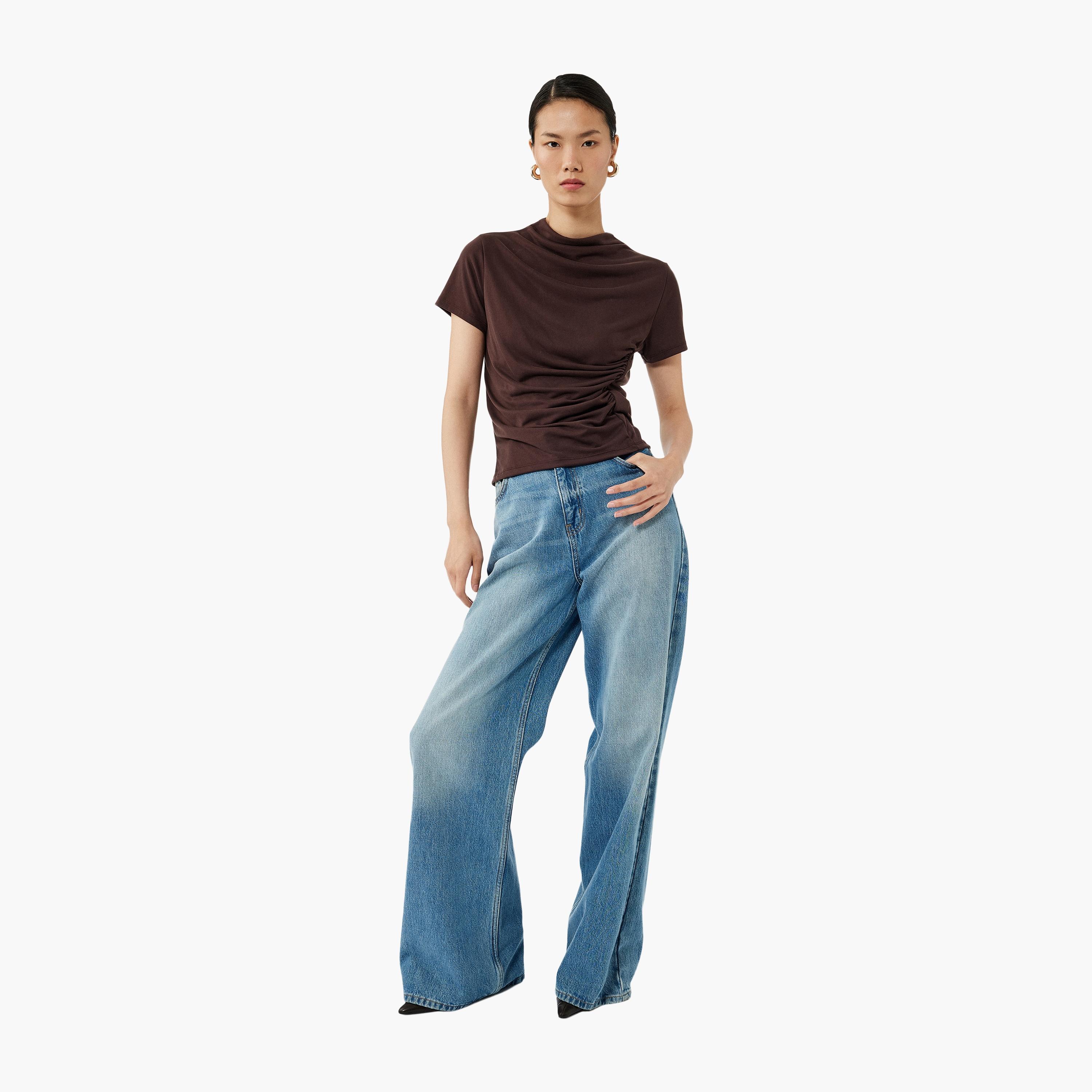 بلوزة نسائية بنية اللون برقبة دائرية مكشكشة من كوتون-women-clothing-shirtsandblouses-blouses-image-2