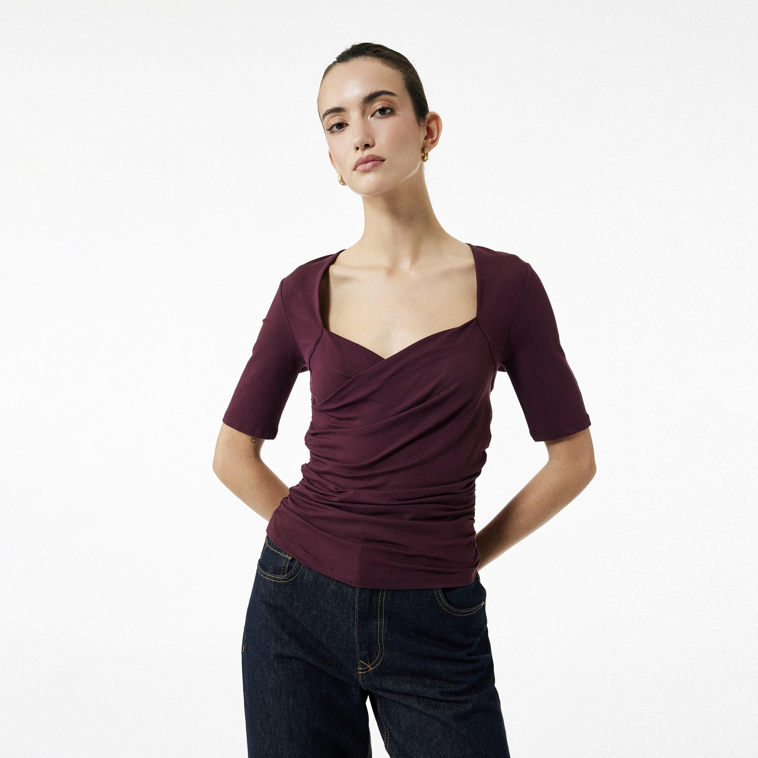 بلوزة نسائية بزمزمات بلون بورغندي وقصة رقبة قلب من كوتون-women-clothing-shirtsandblouses-blouses-image-1