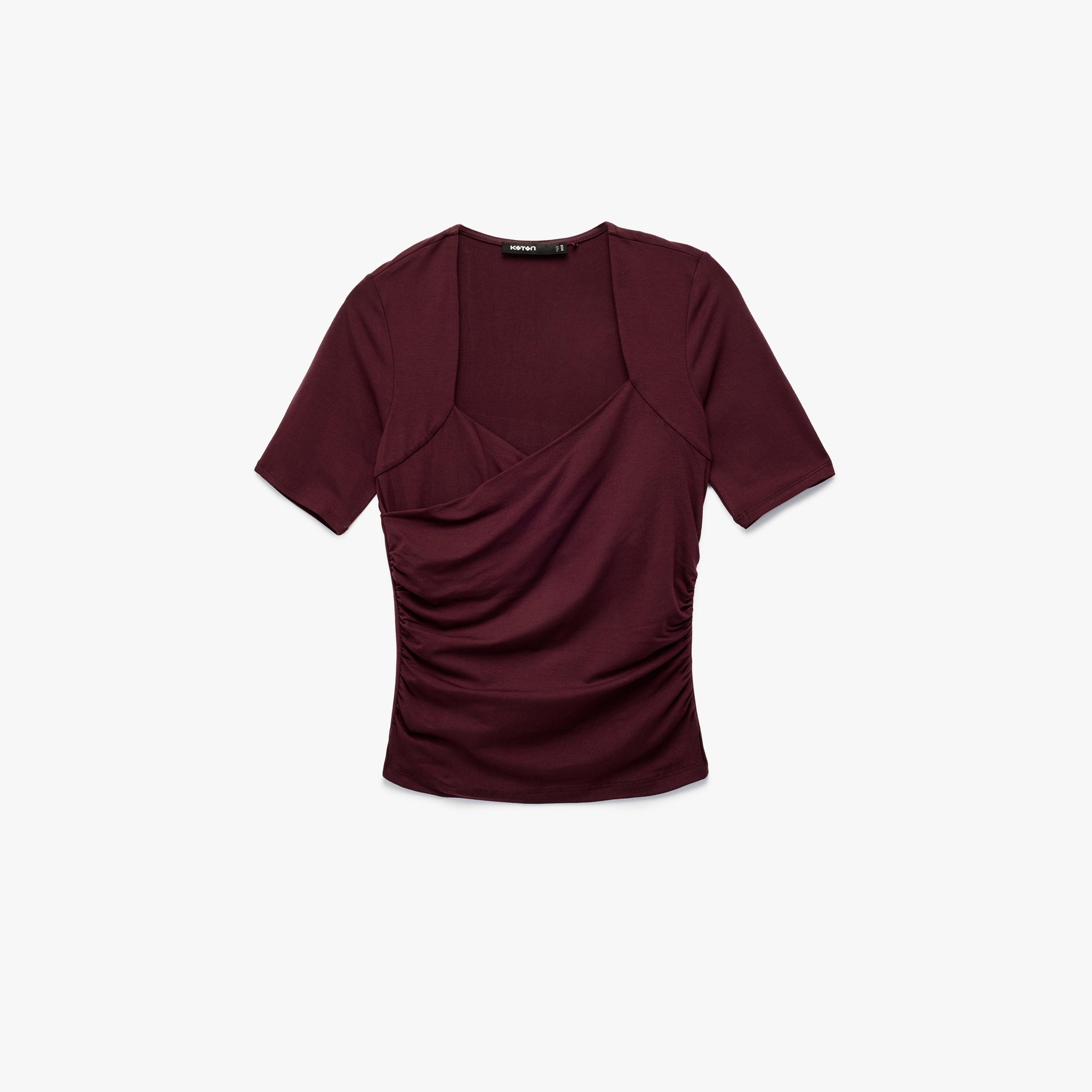 بلوزة نسائية بزمزمات بلون بورغندي وقصة رقبة قلب من كوتون-women-clothing-shirtsandblouses-blouses-image-3