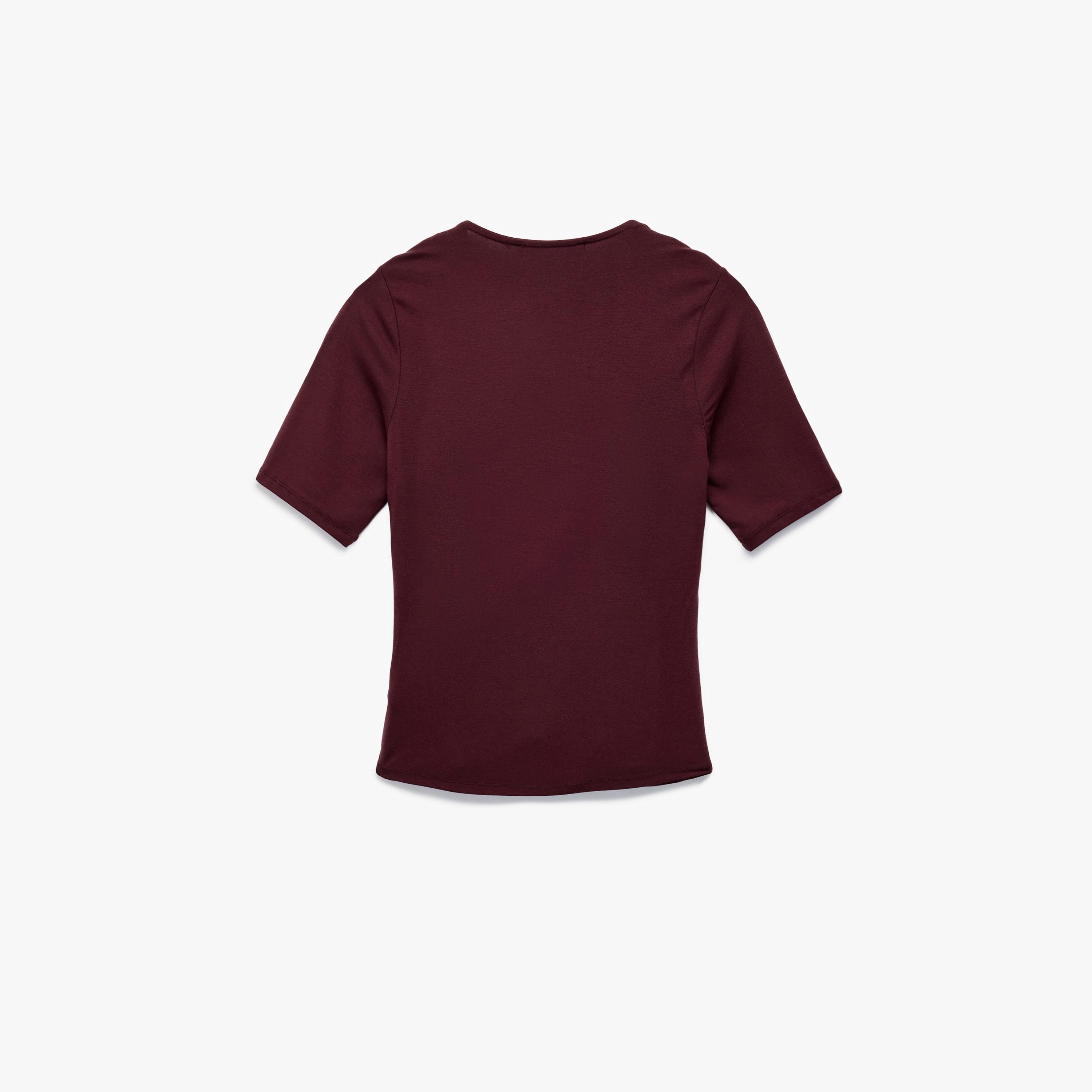 بلوزة نسائية بزمزمات بلون بورغندي وقصة رقبة قلب من كوتون-women-clothing-shirtsandblouses-blouses-image-4