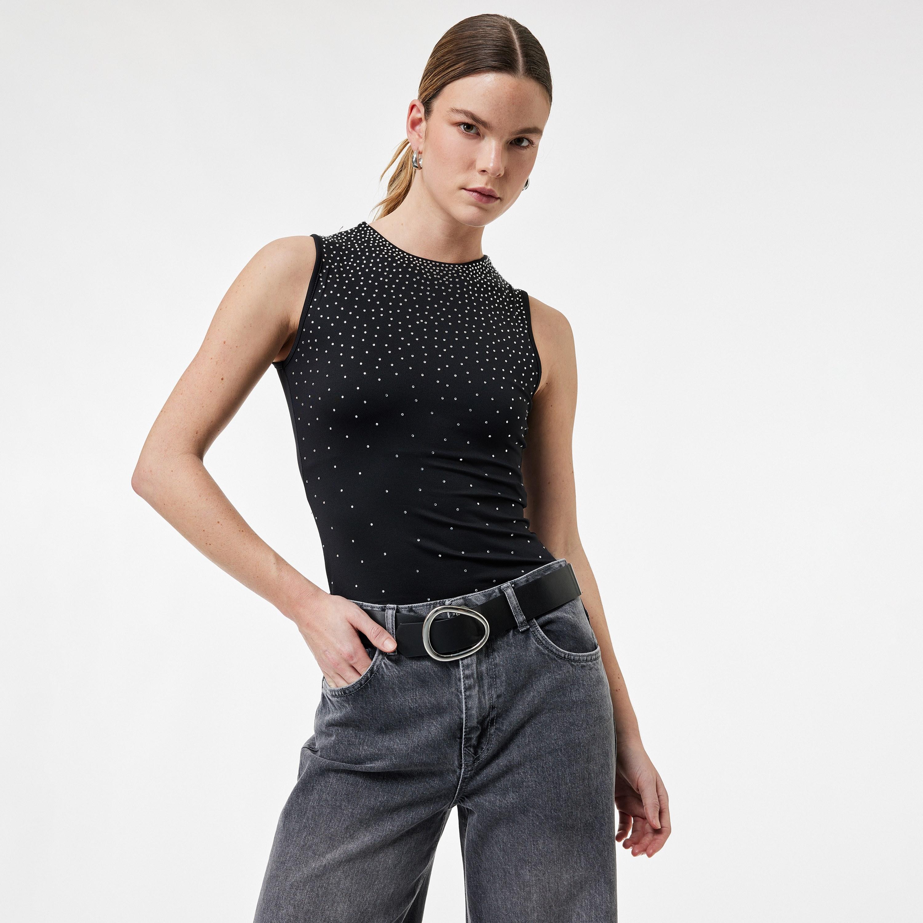 بودي سوت نسائي بياقة دائرية ومزين بخرز معدني باللون الأسود من كوتون-women-clothing-shirtsandblouses-blouses-image-1