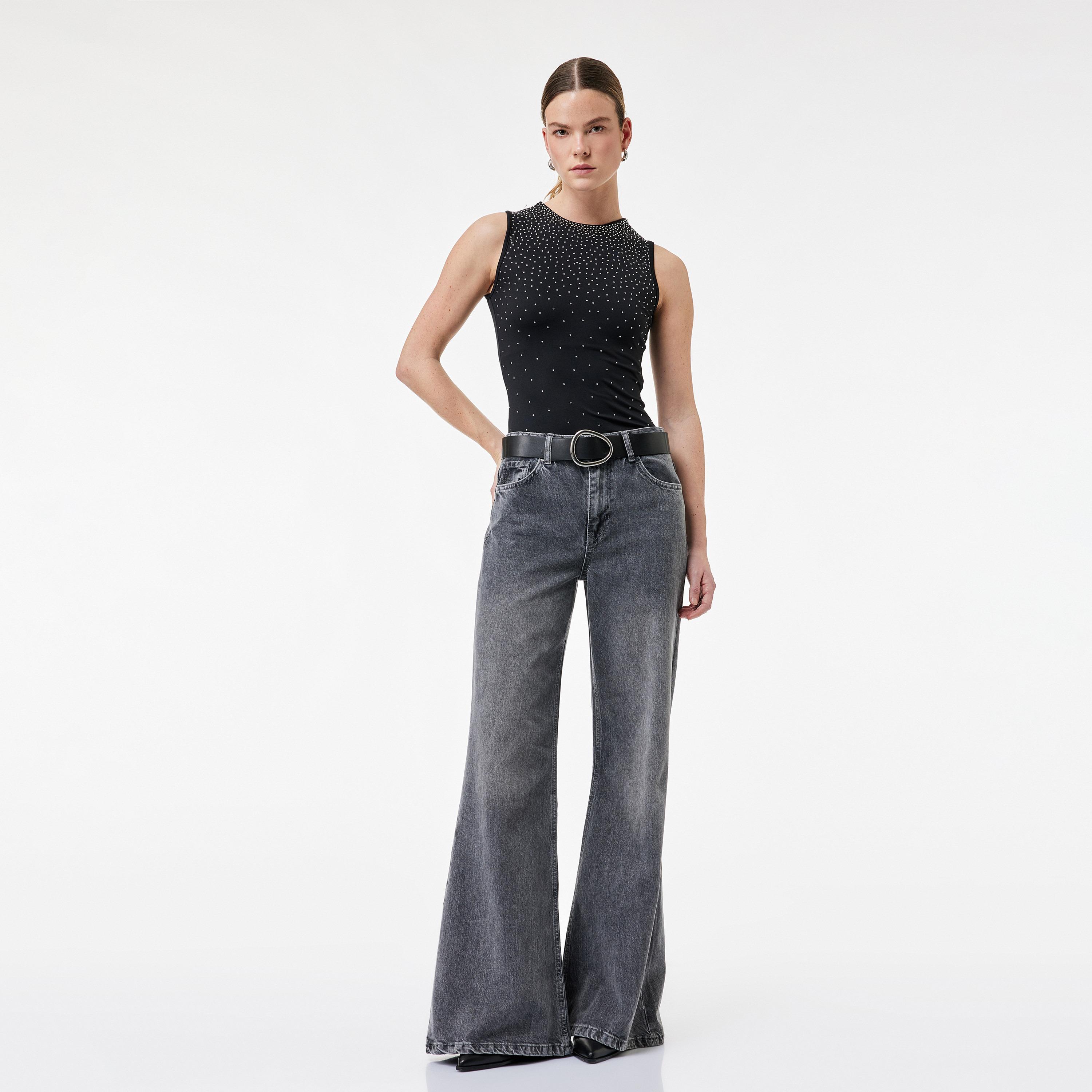 بودي سوت نسائي بياقة دائرية ومزين بخرز معدني باللون الأسود من كوتون-women-clothing-shirtsandblouses-blouses-image-2