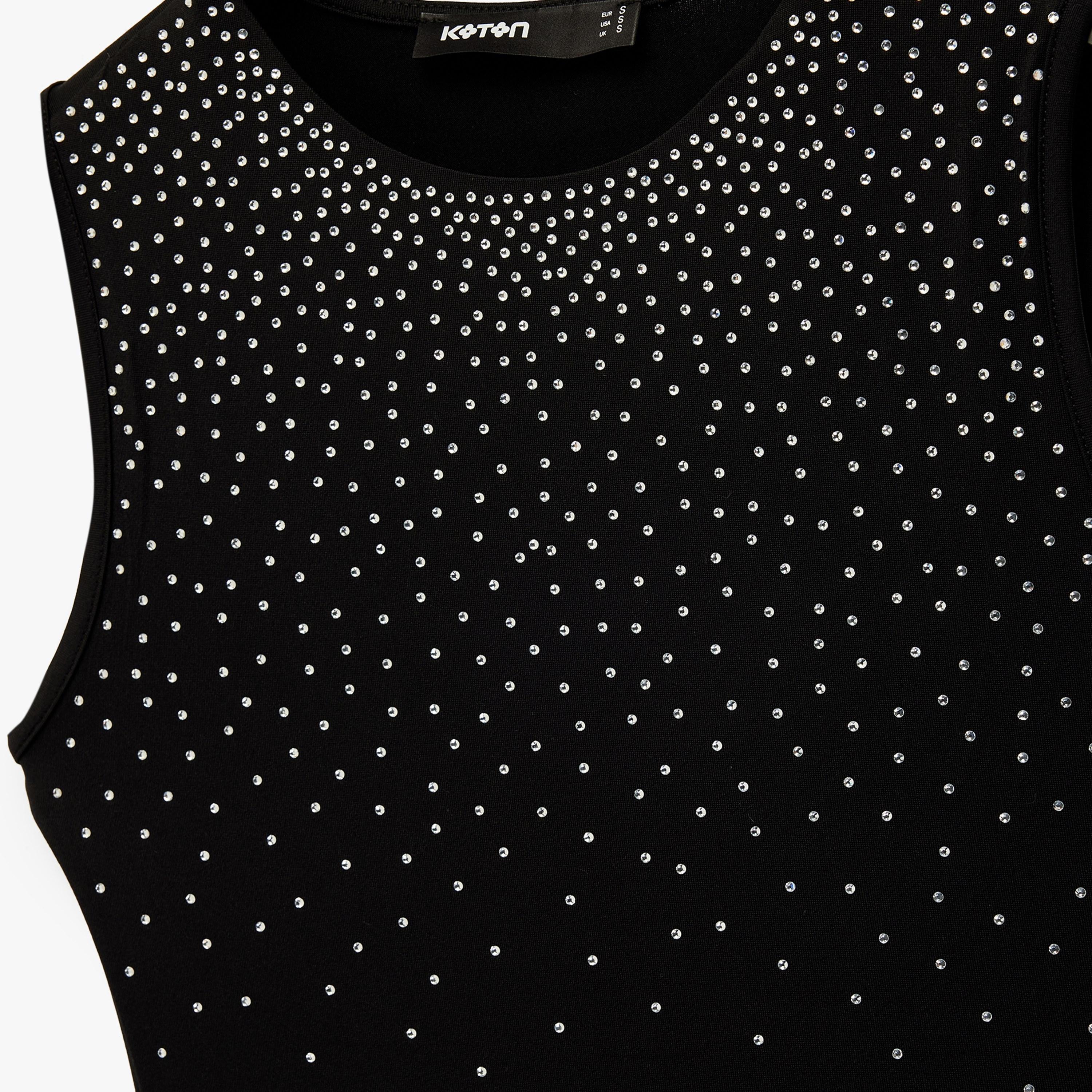 بودي سوت نسائي بياقة دائرية ومزين بخرز معدني باللون الأسود من كوتون-women-clothing-shirtsandblouses-blouses-image-5