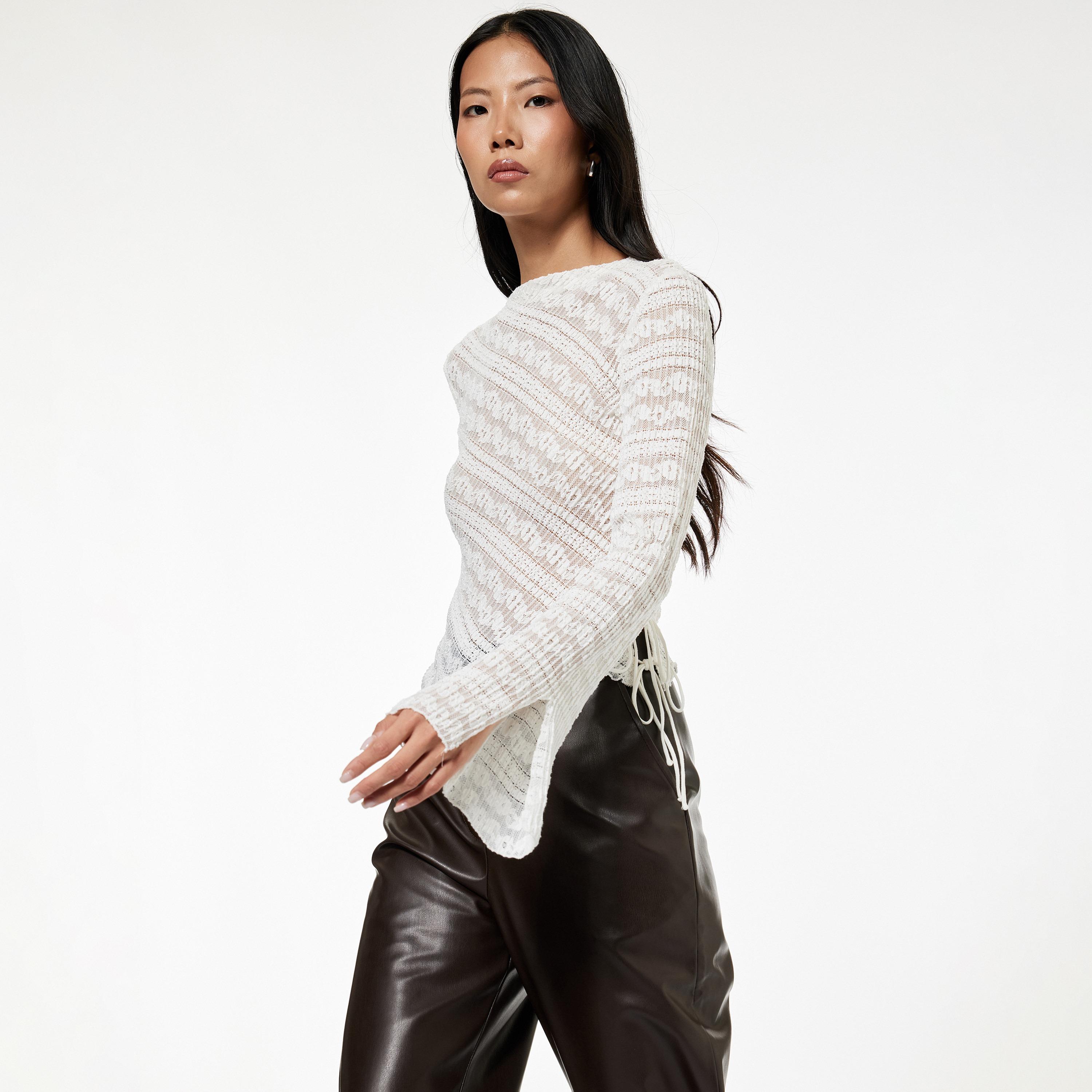 بلوزة نسائي محبوك بارز الملمس باللون الأبيض من كوتون-women-clothing-shirtsandblouses-blouses-image-3