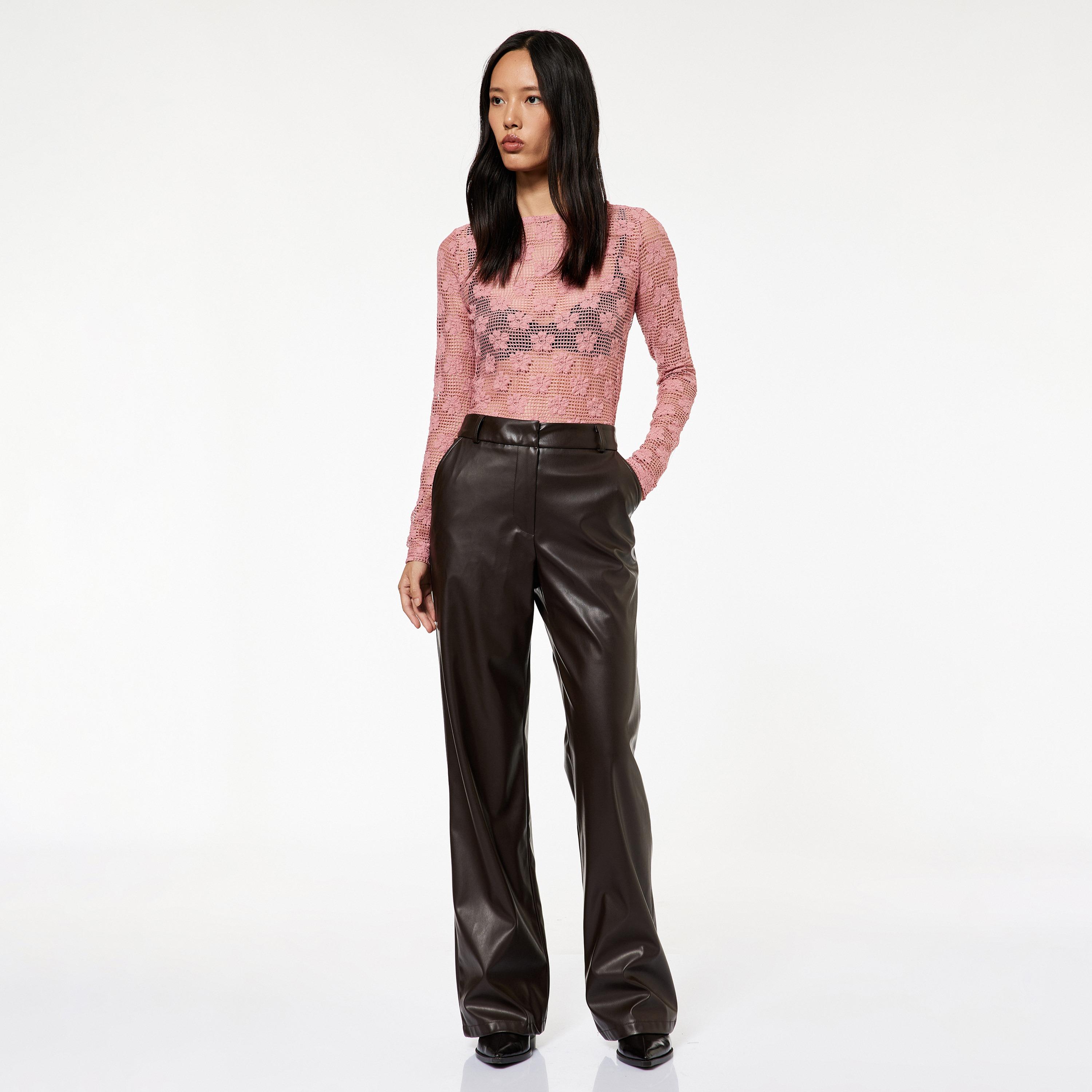 بلوزة نسائية زهرية اللون من كوتون-women-clothing-shirtsandblouses-blouses-image-2