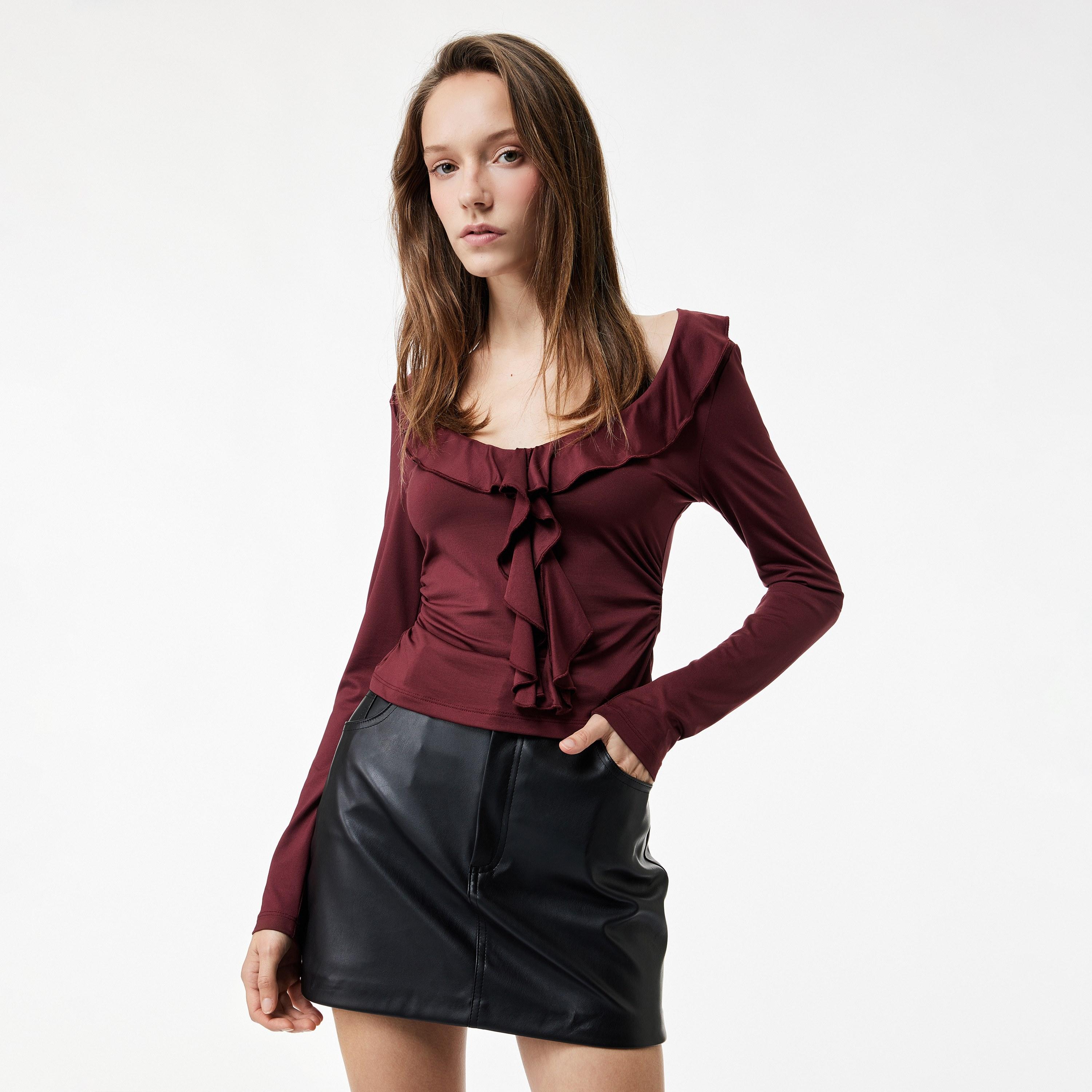 بلوزة نسائية مكشكشة بلون بورغندي من كوتون-women-clothing-shirtsandblouses-blouses-image-1