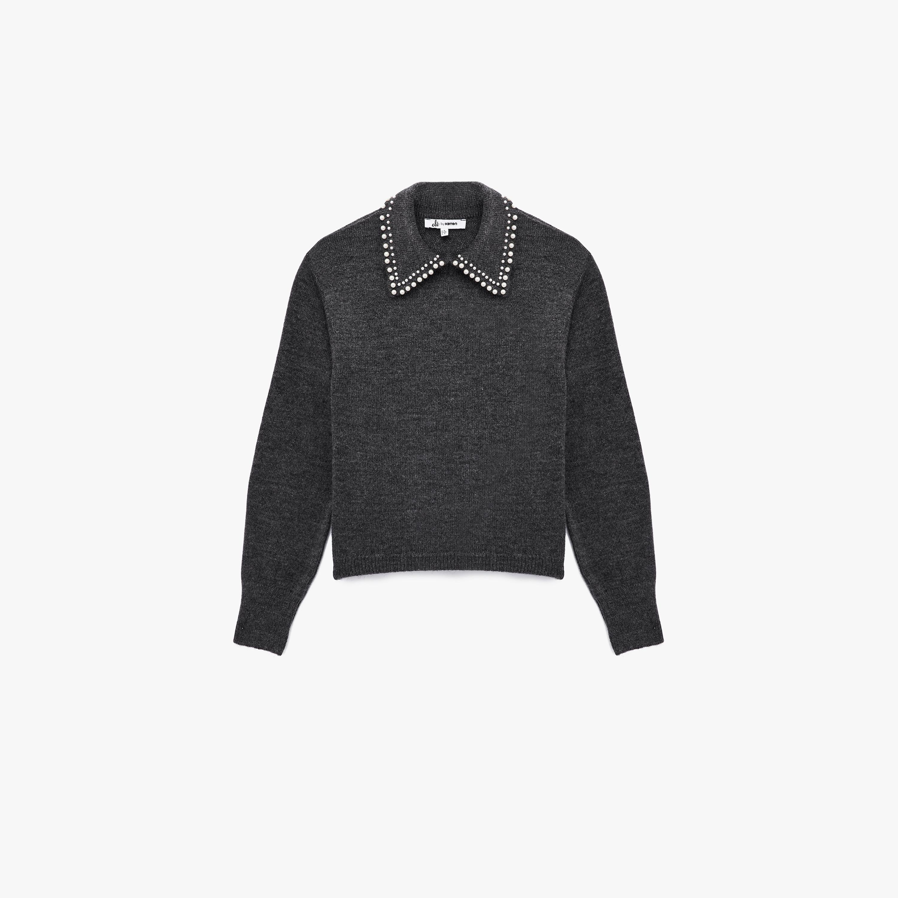 سويت شيرت نسائي مزين بياقة قميص بلون رمادي فحمى ميلانج من كوتون-women-clothing-hoodiesandsweatshirts-sweatshirts-image-4