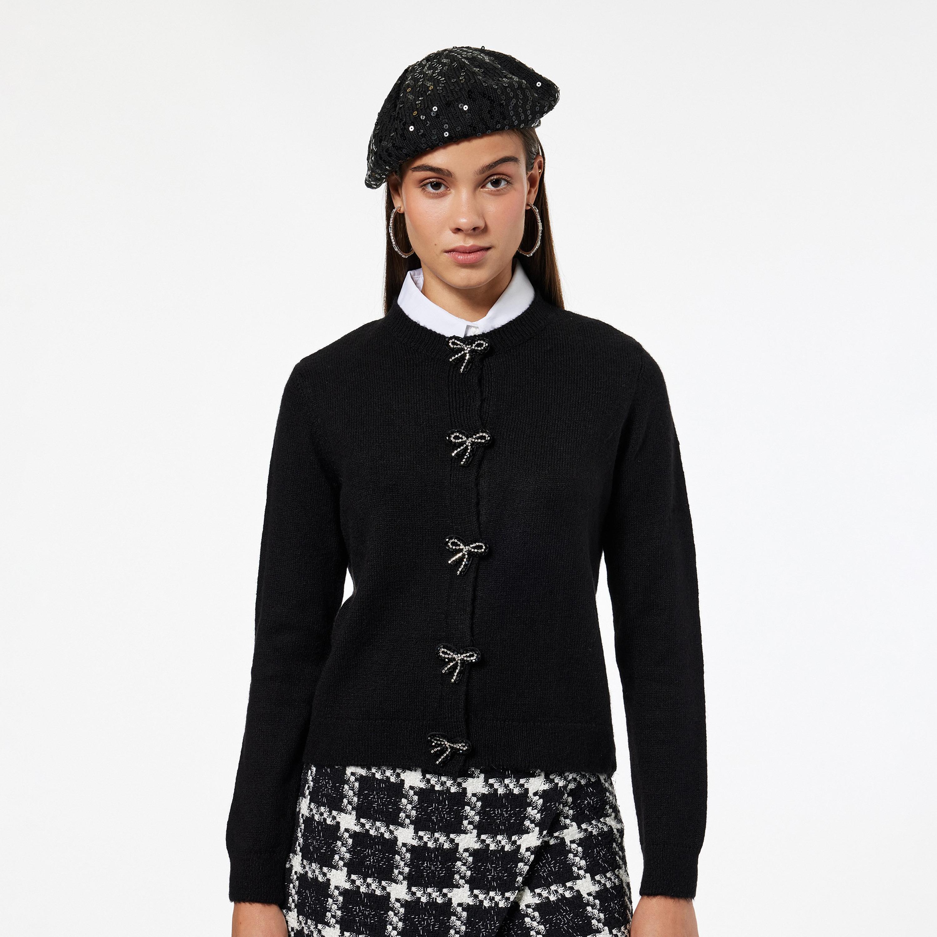 كارديجان نسائي بياقة دائرية ومزين بفيونكة باللون الأسود من كوتون-women-clothing-cardigansandjumpers-cardigans-image-1
