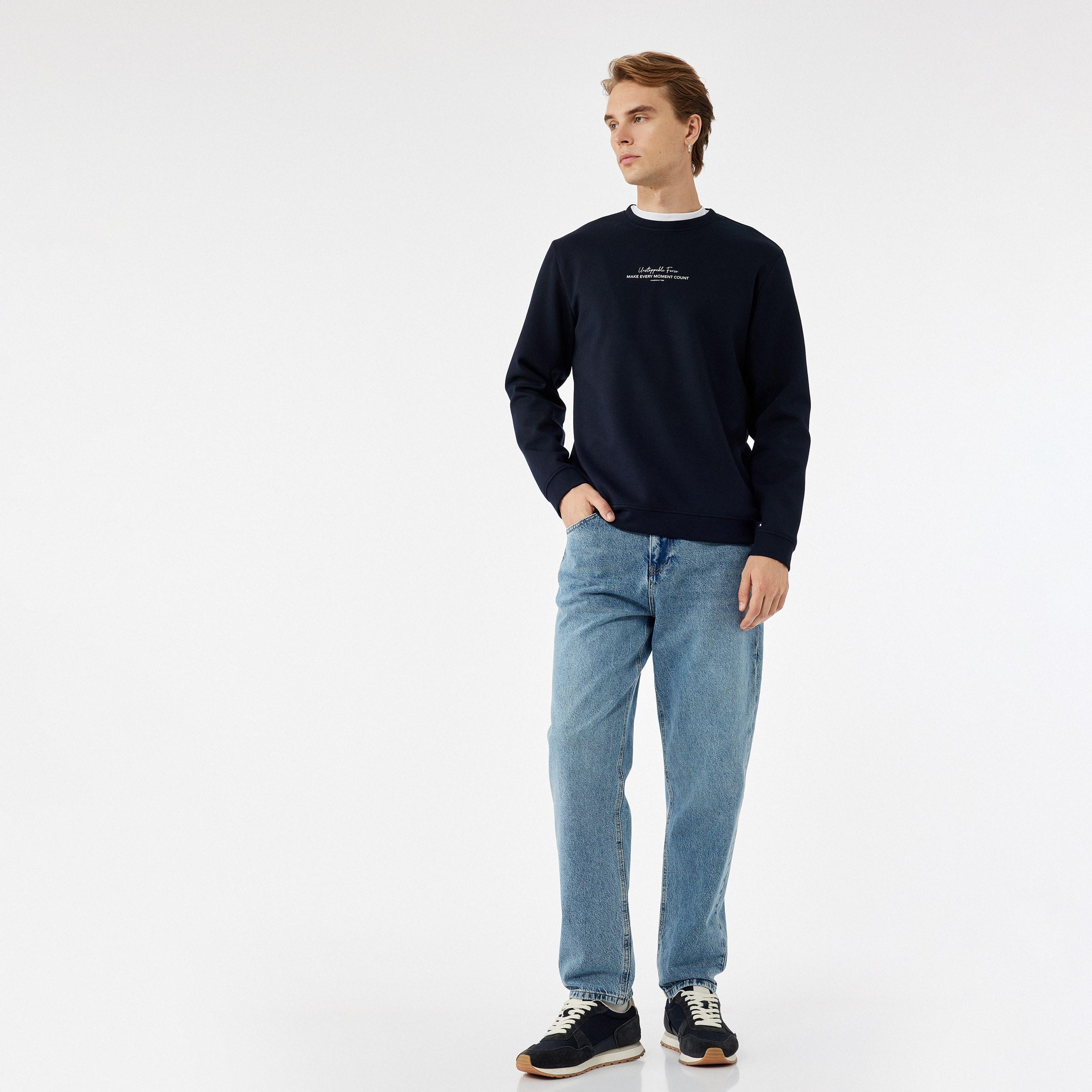 بنطال جينز رجالي بقصة مستقيمة ومظهر مغسول بخصر متوسط الارتفاع من كوتون-men-clothing-bottoms-jeans-image-2