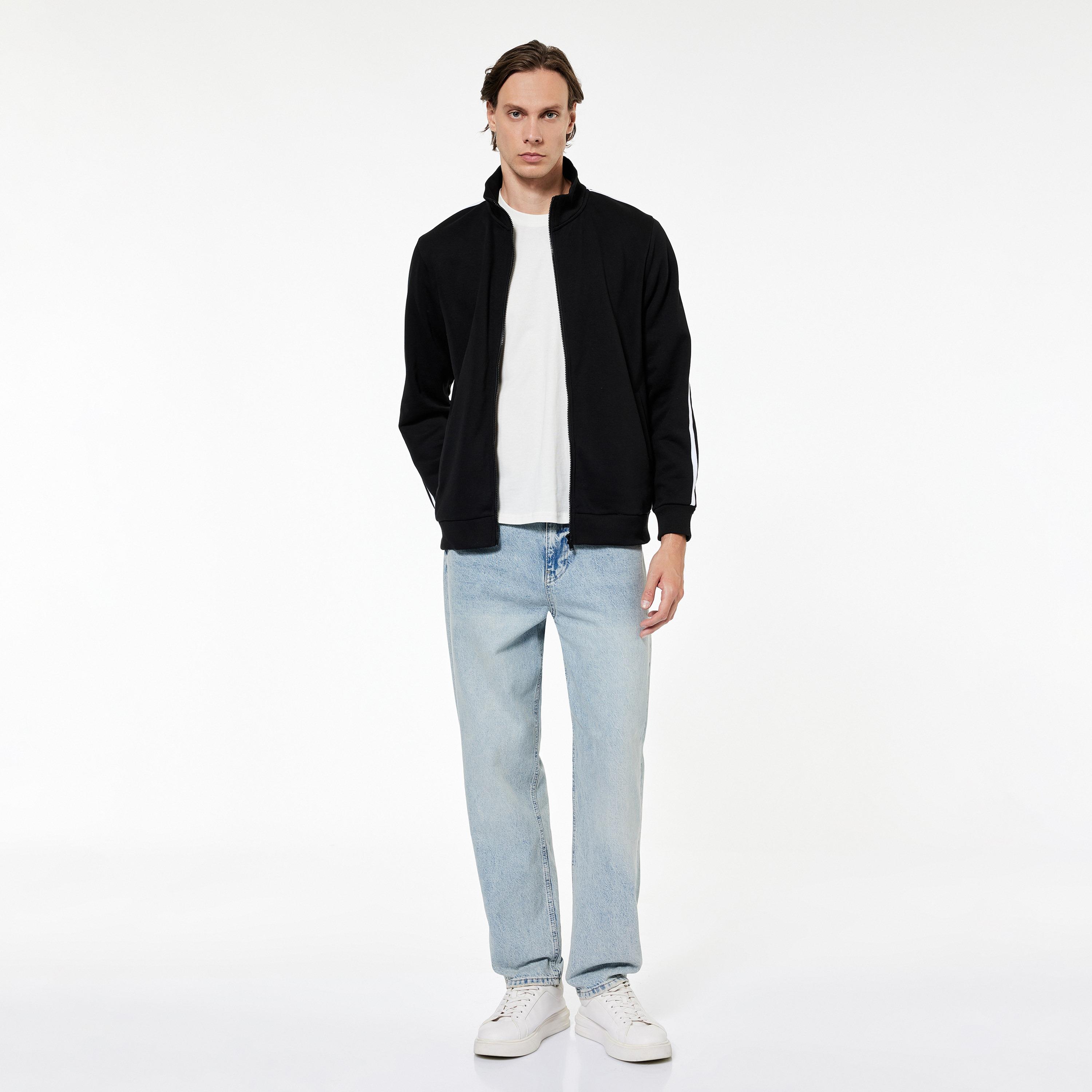 سويت شيرت رجالي بسحاب كامل ومخطط بتباين بياقة عالية وأكمام طويلة من كوتون-men-winterwear-hoodiesandsweatshirts-image-2